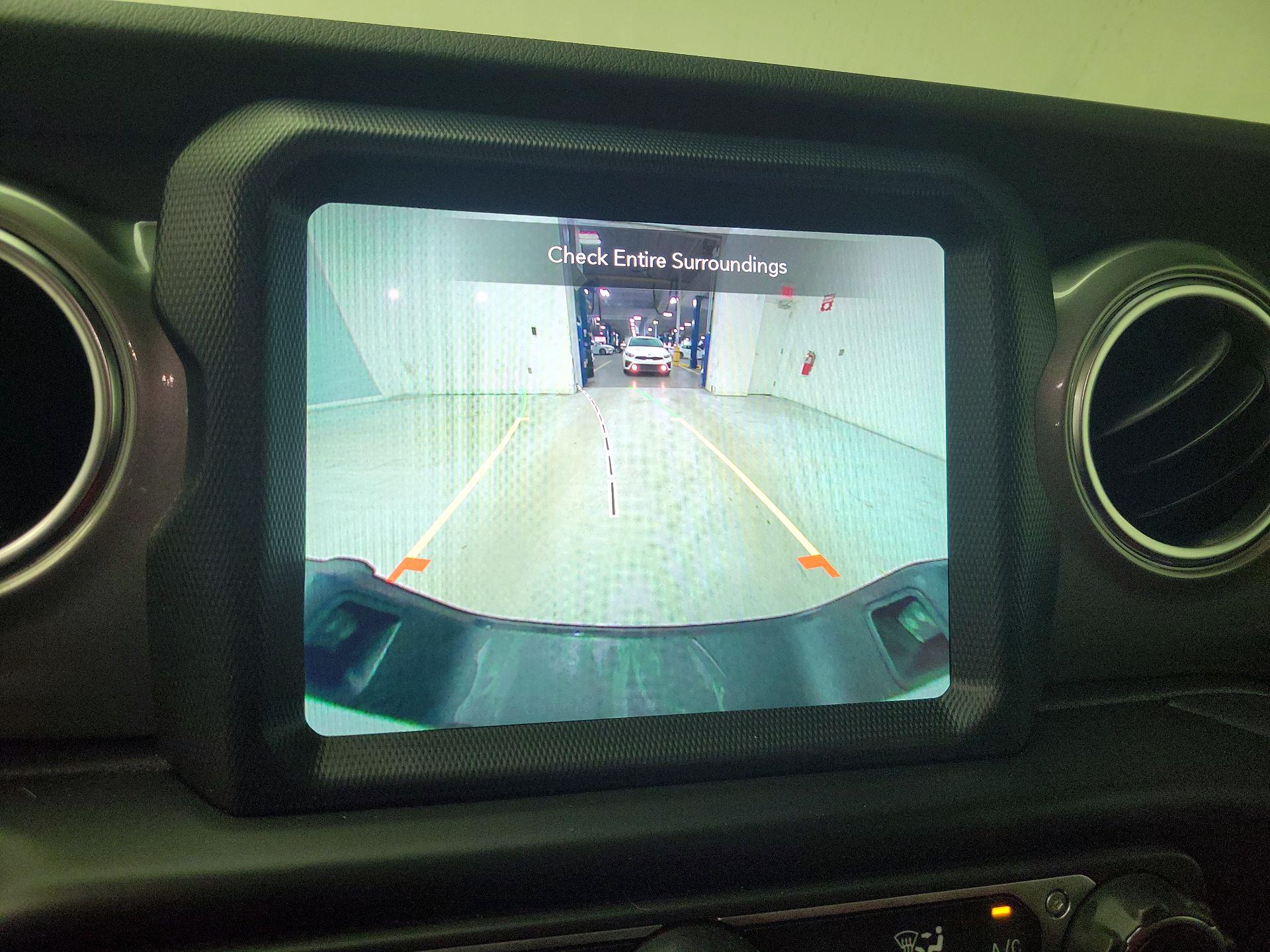 Thumbnail: 2023 Jeep Gladiator - 15