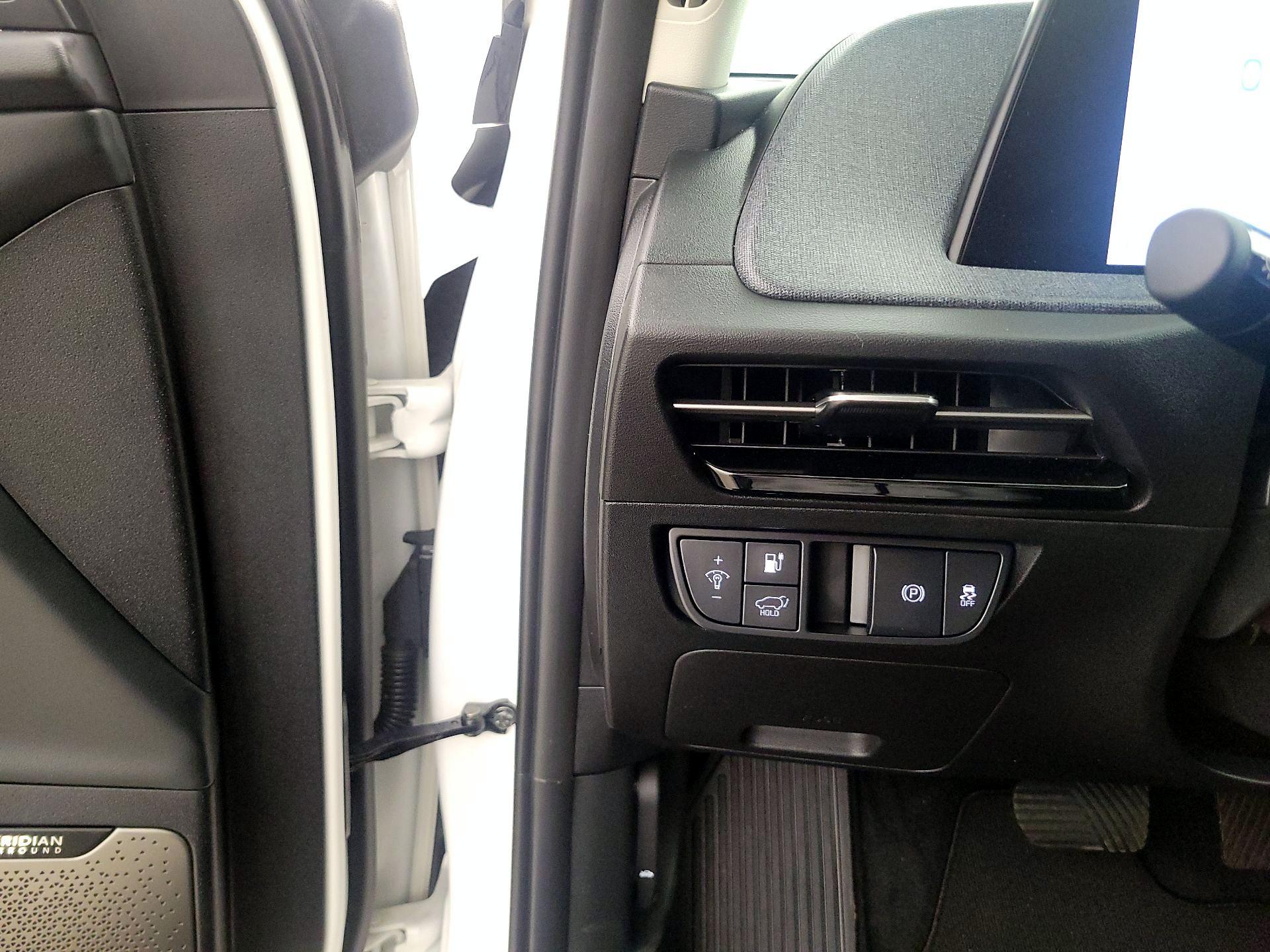 Thumbnail: 2024 Kia EV6 - 13