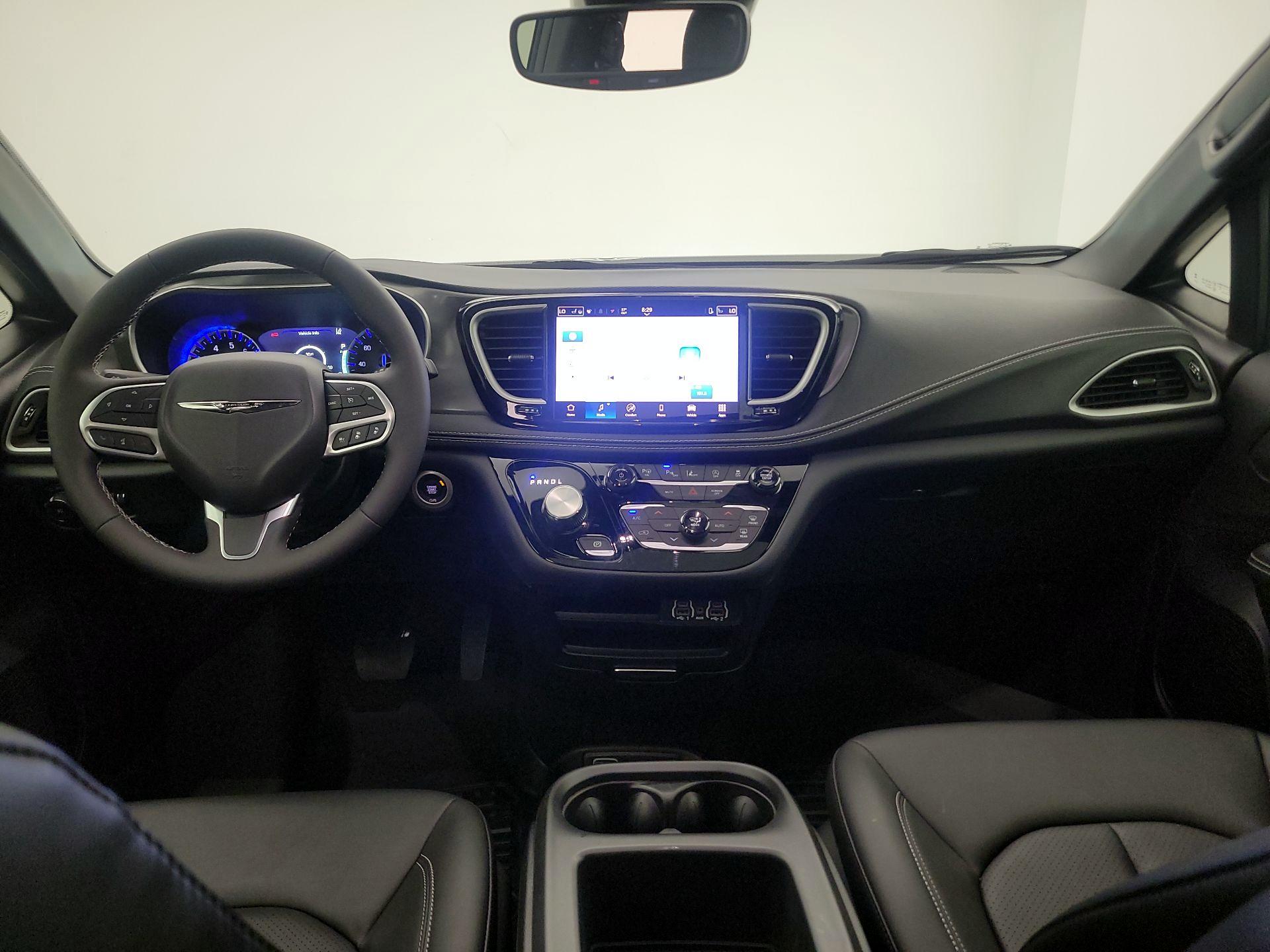 Thumbnail: 2025 Chrysler Pacifica - 9