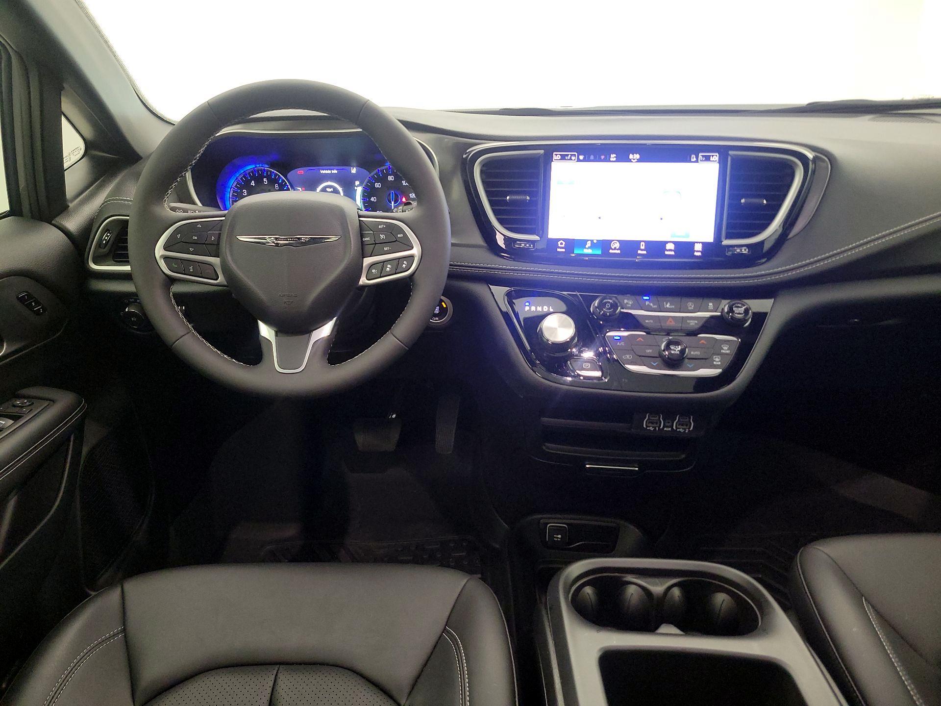 Thumbnail: 2025 Chrysler Pacifica - 10