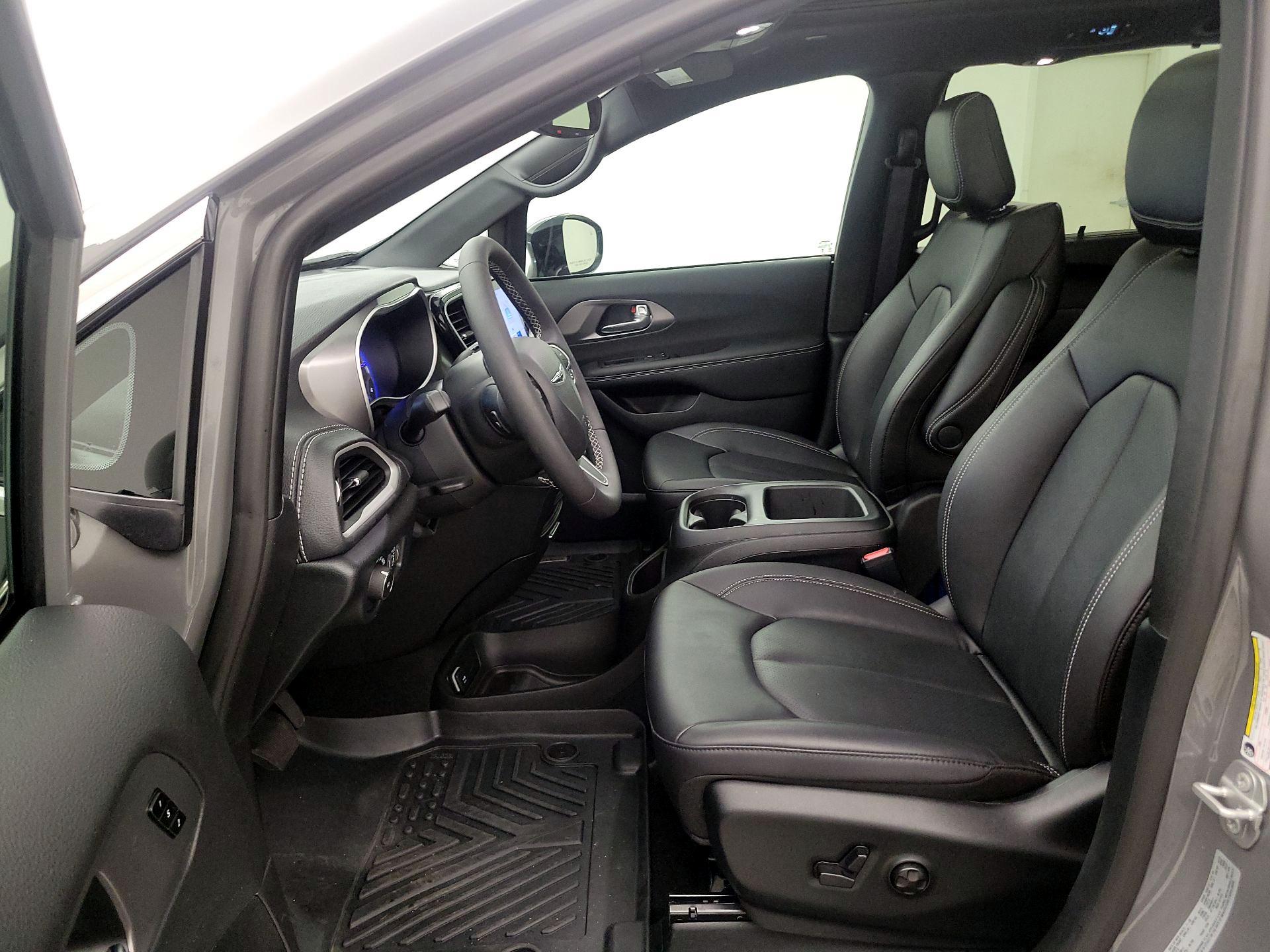 Thumbnail: 2025 Chrysler Pacifica - 11