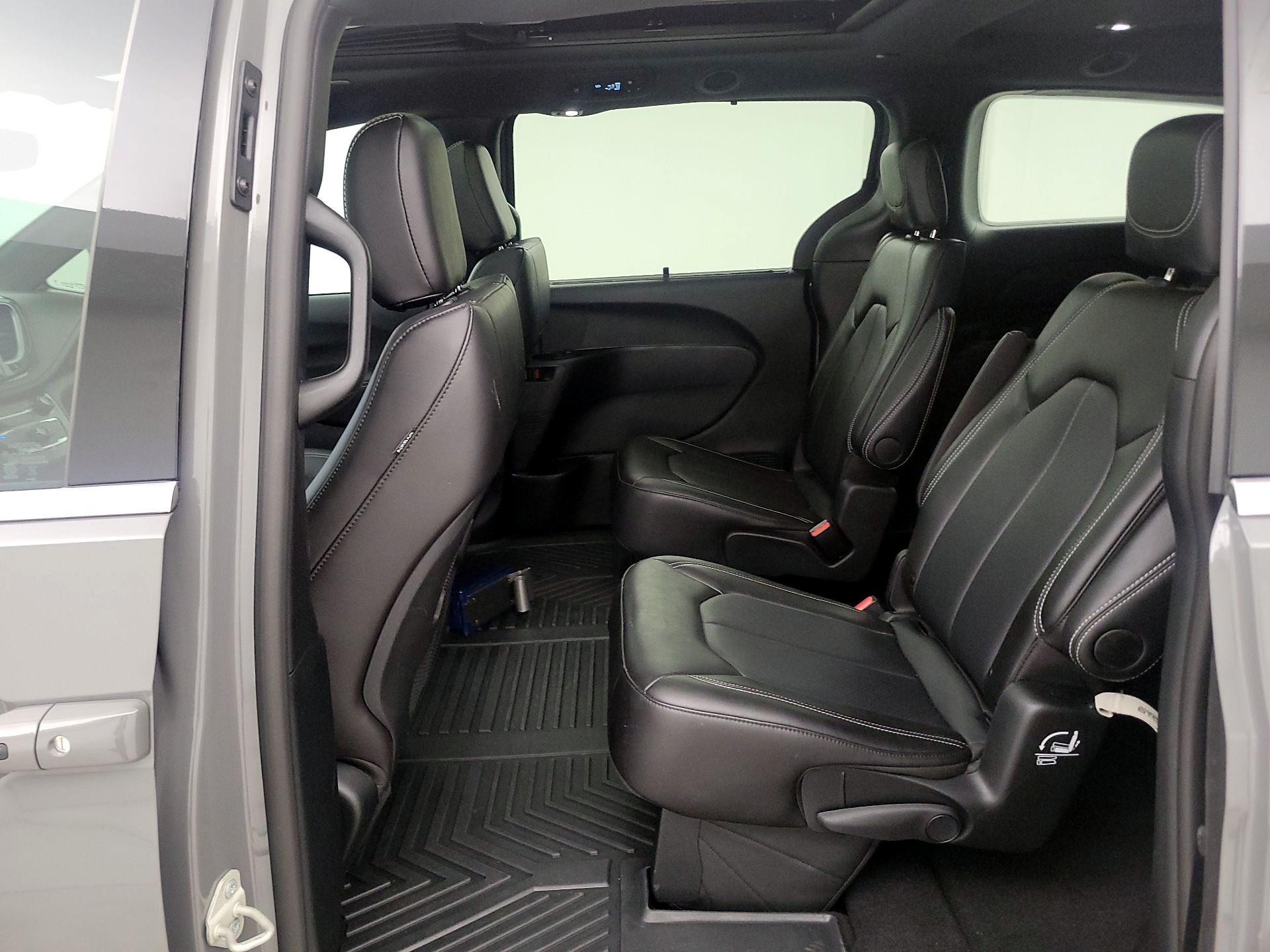 Thumbnail: 2025 Chrysler Pacifica - 20