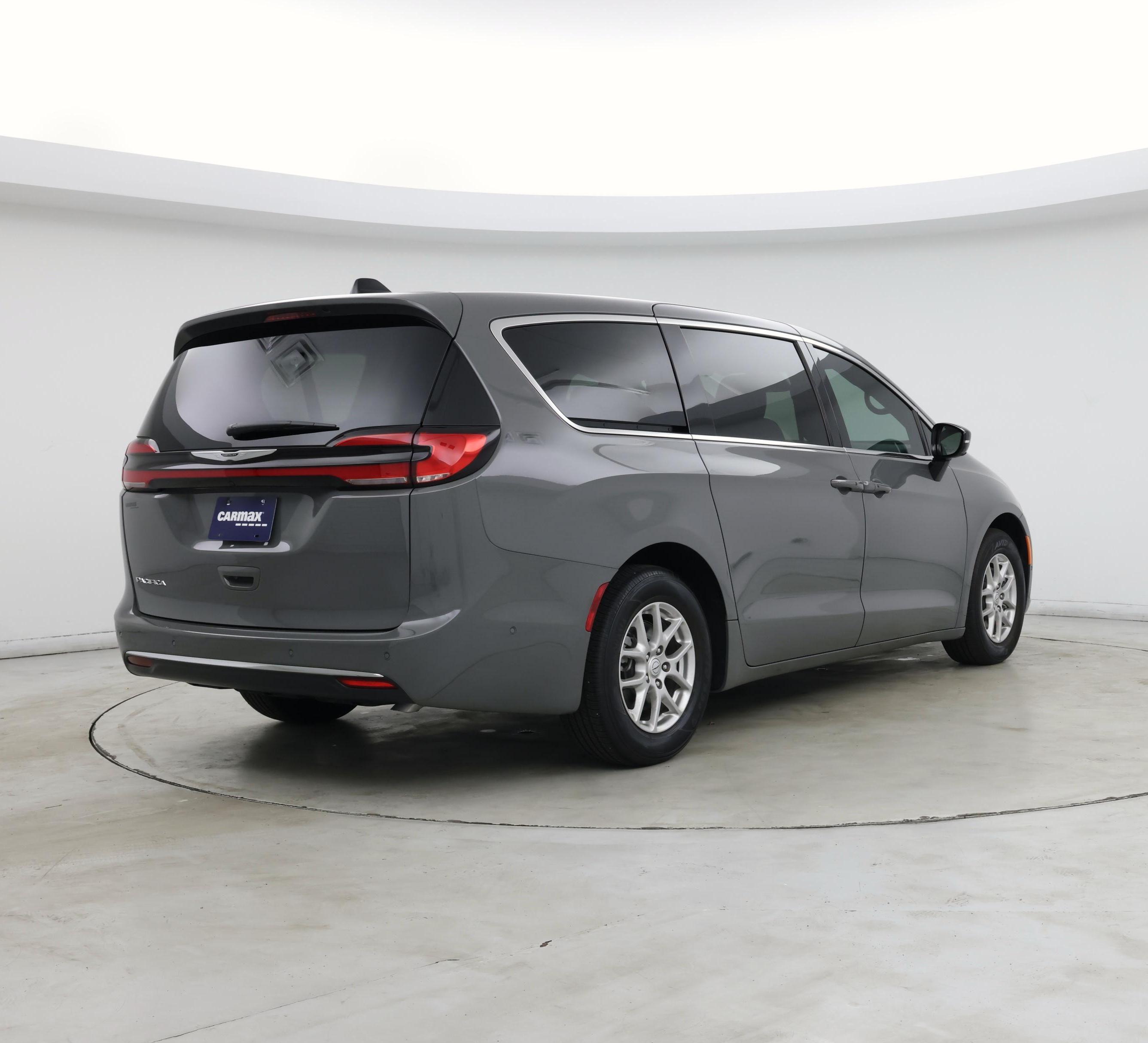 Thumbnail: 2025 Chrysler Pacifica - 8