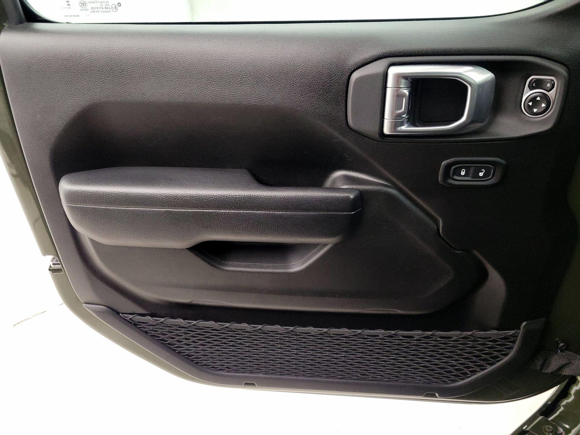 Thumbnail: 2023 Jeep Gladiator - 12