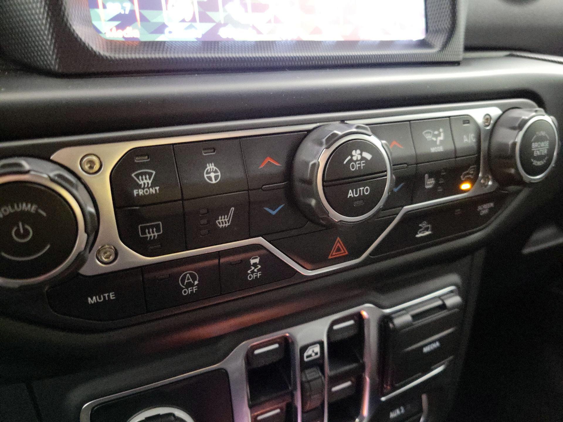 Thumbnail: 2023 Jeep Gladiator - 17