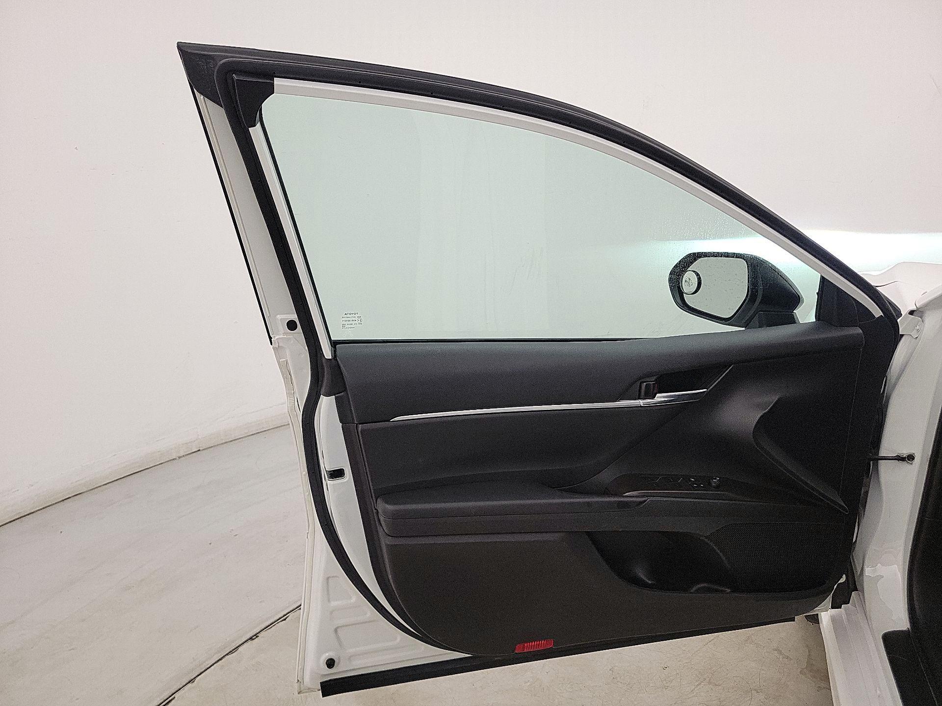 Thumbnail: 2022 Toyota Camry - 12