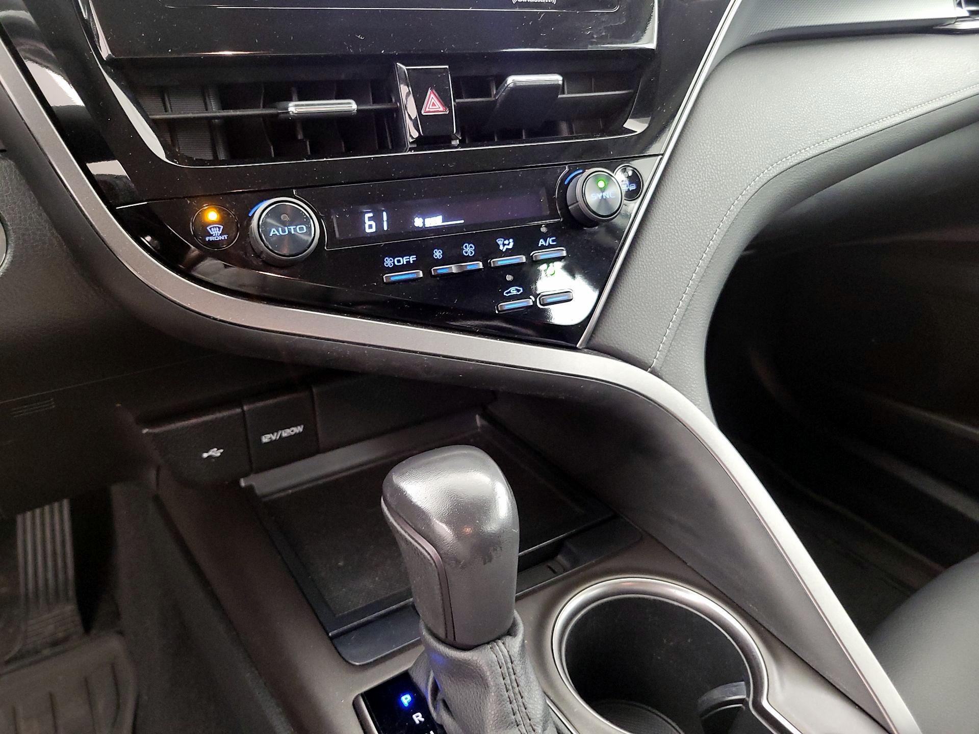 Thumbnail: 2022 Toyota Camry - 16