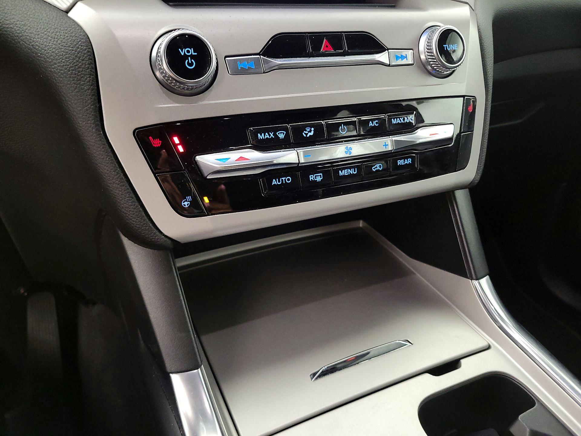 Thumbnail: 2023 Ford Explorer - 17