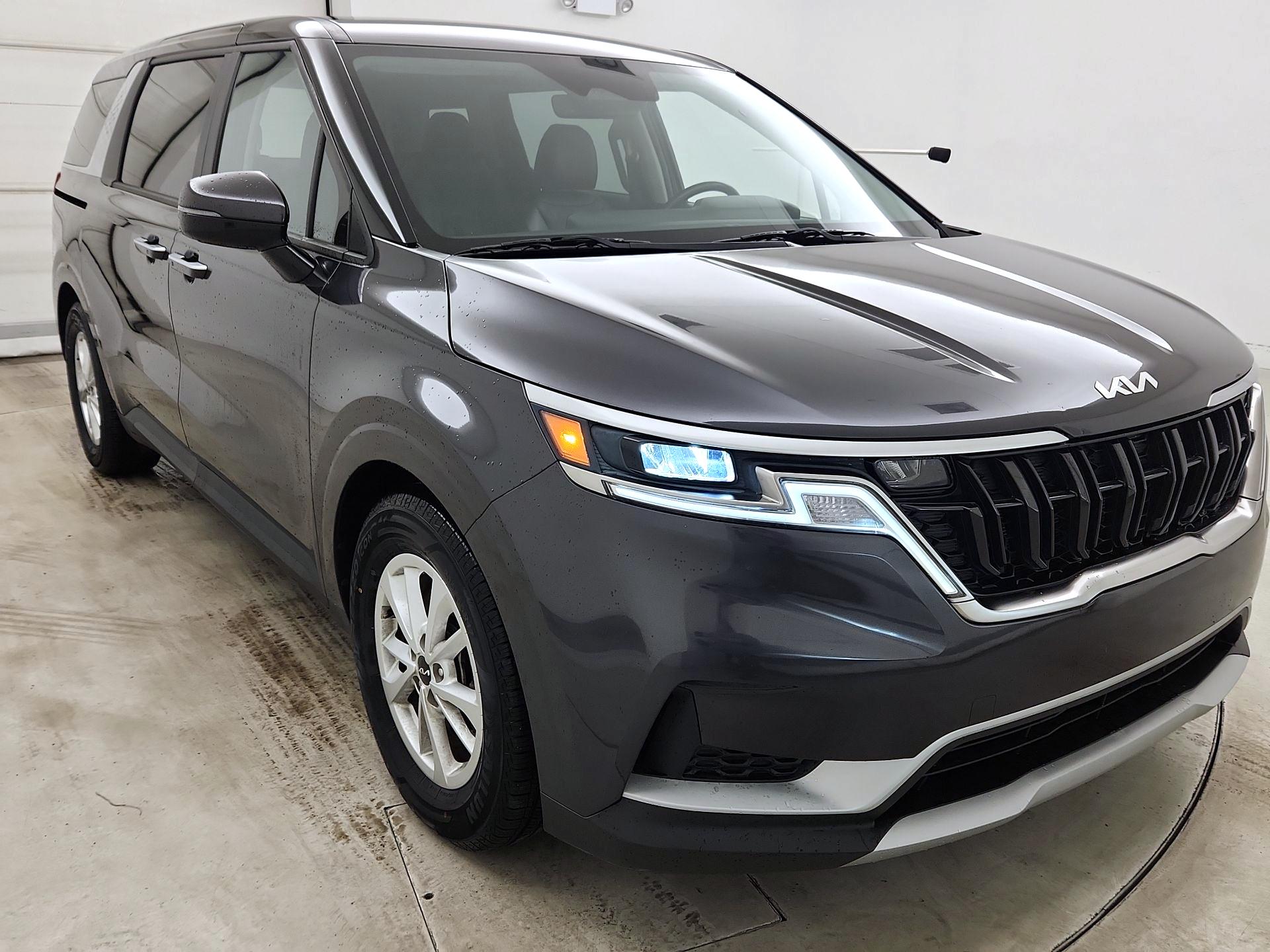 Thumbnail: 2023 Kia Carnival - 1