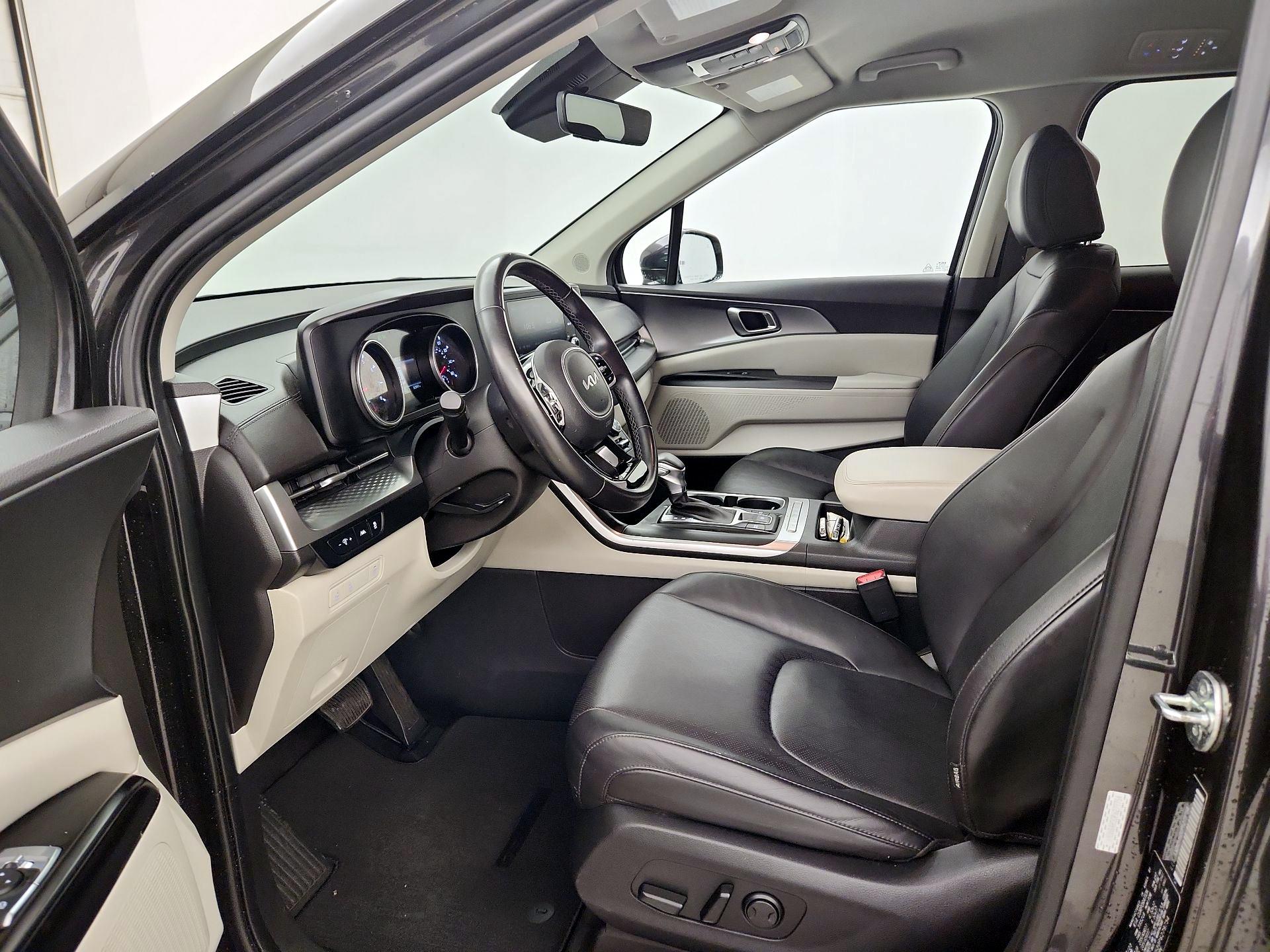 Thumbnail: 2023 Kia Carnival - 9