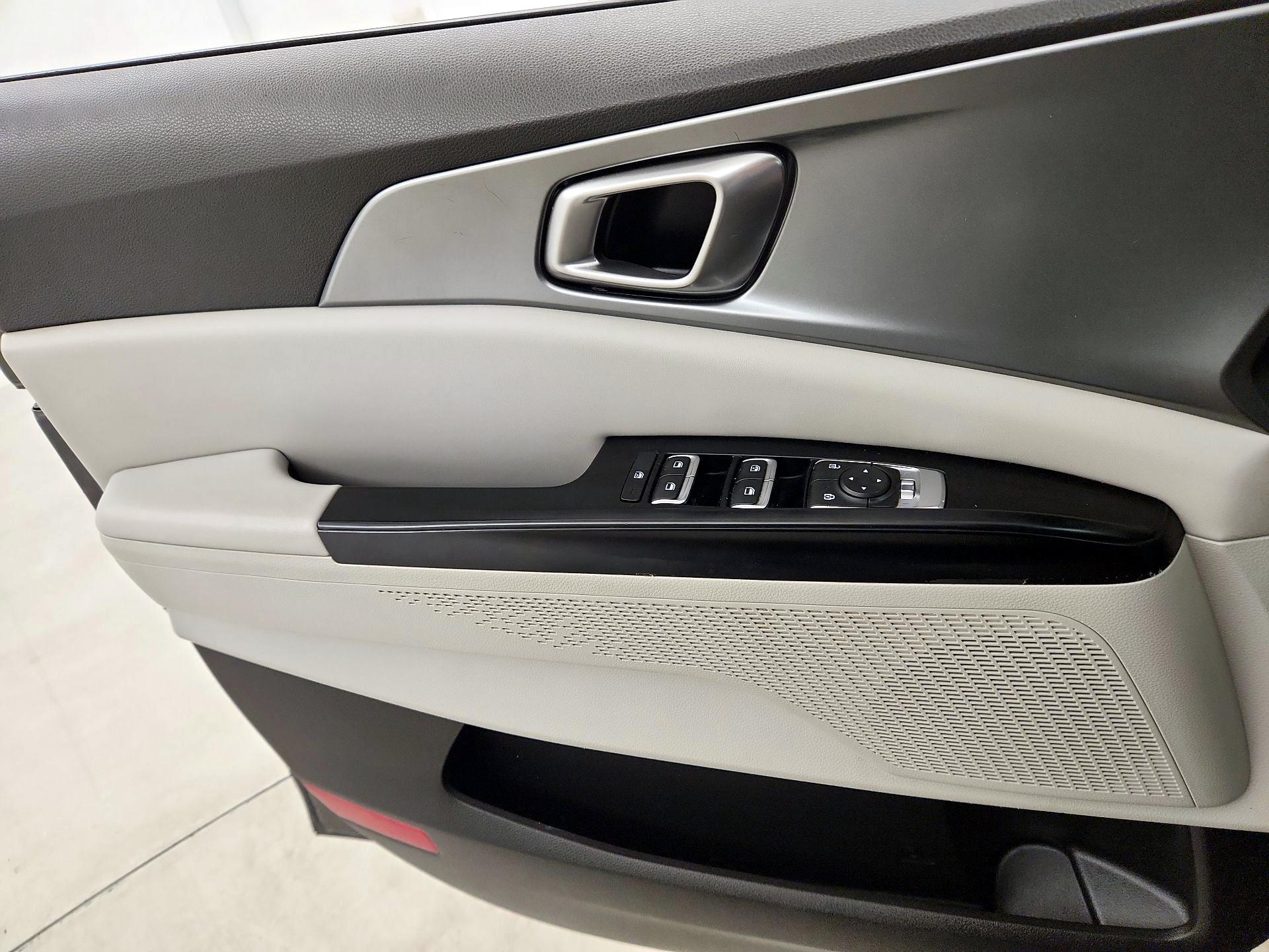 Thumbnail: 2023 Kia Carnival - 10