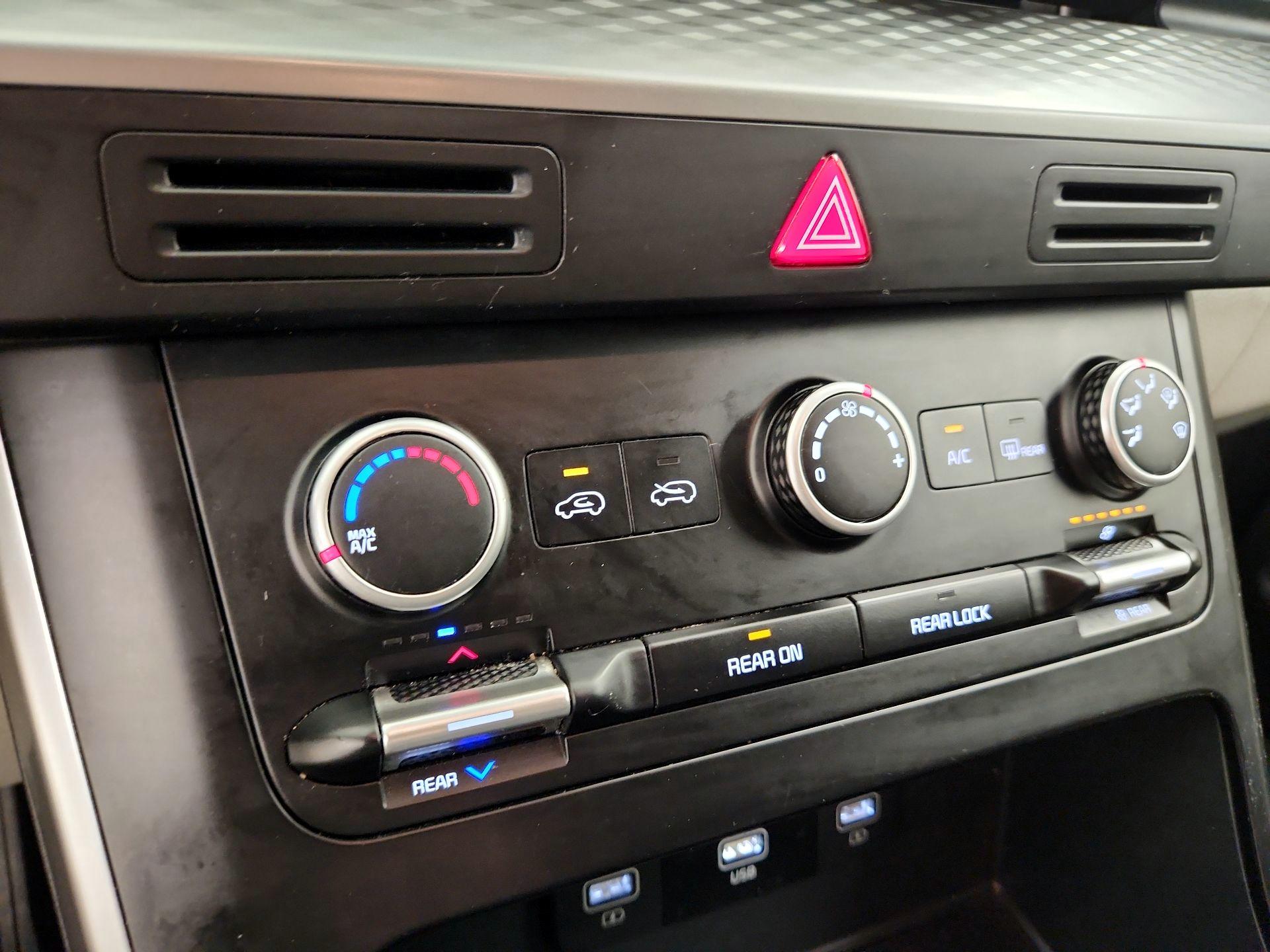 Thumbnail: 2023 Kia Carnival - 14