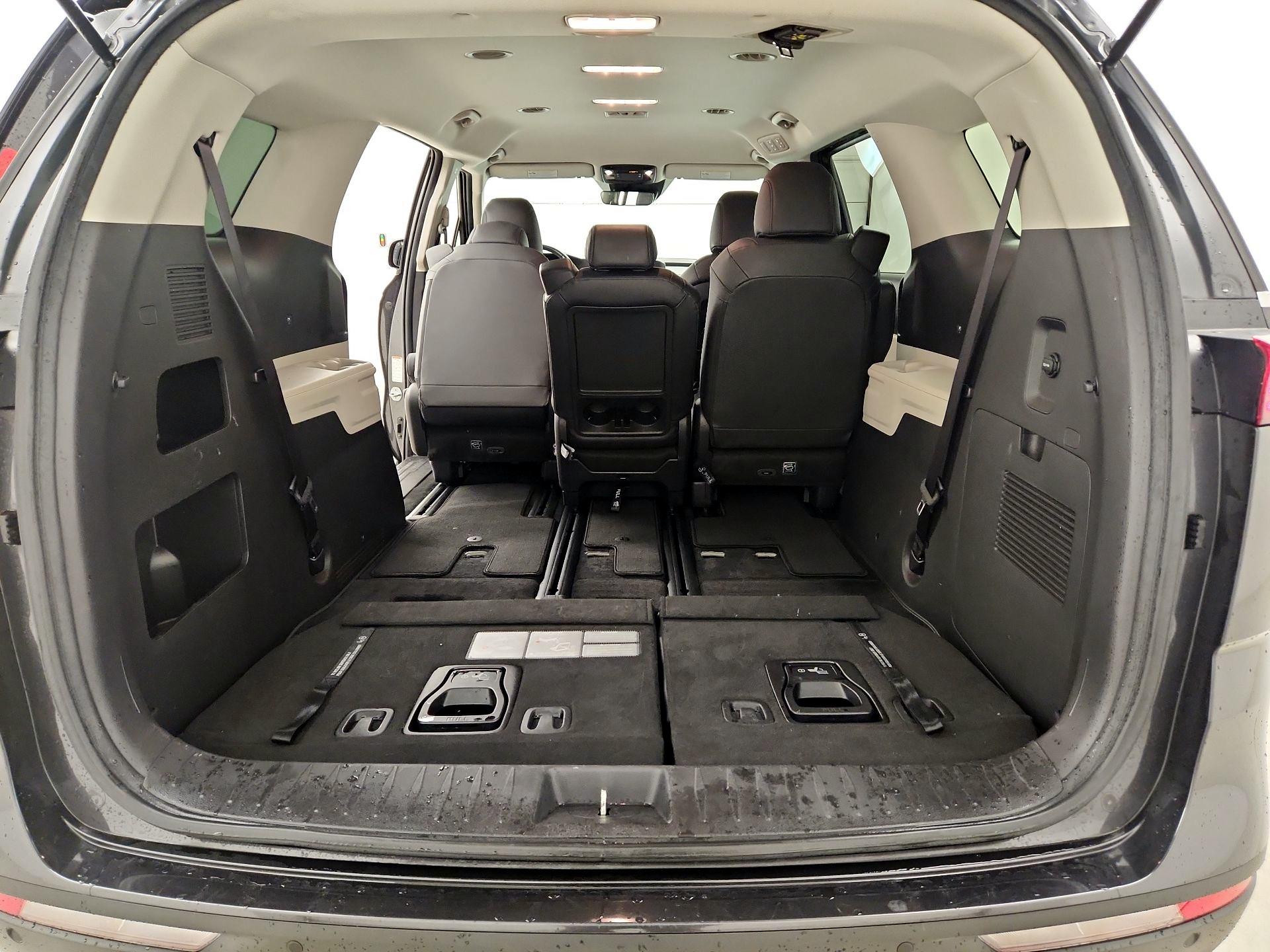 Thumbnail: 2023 Kia Carnival - 20