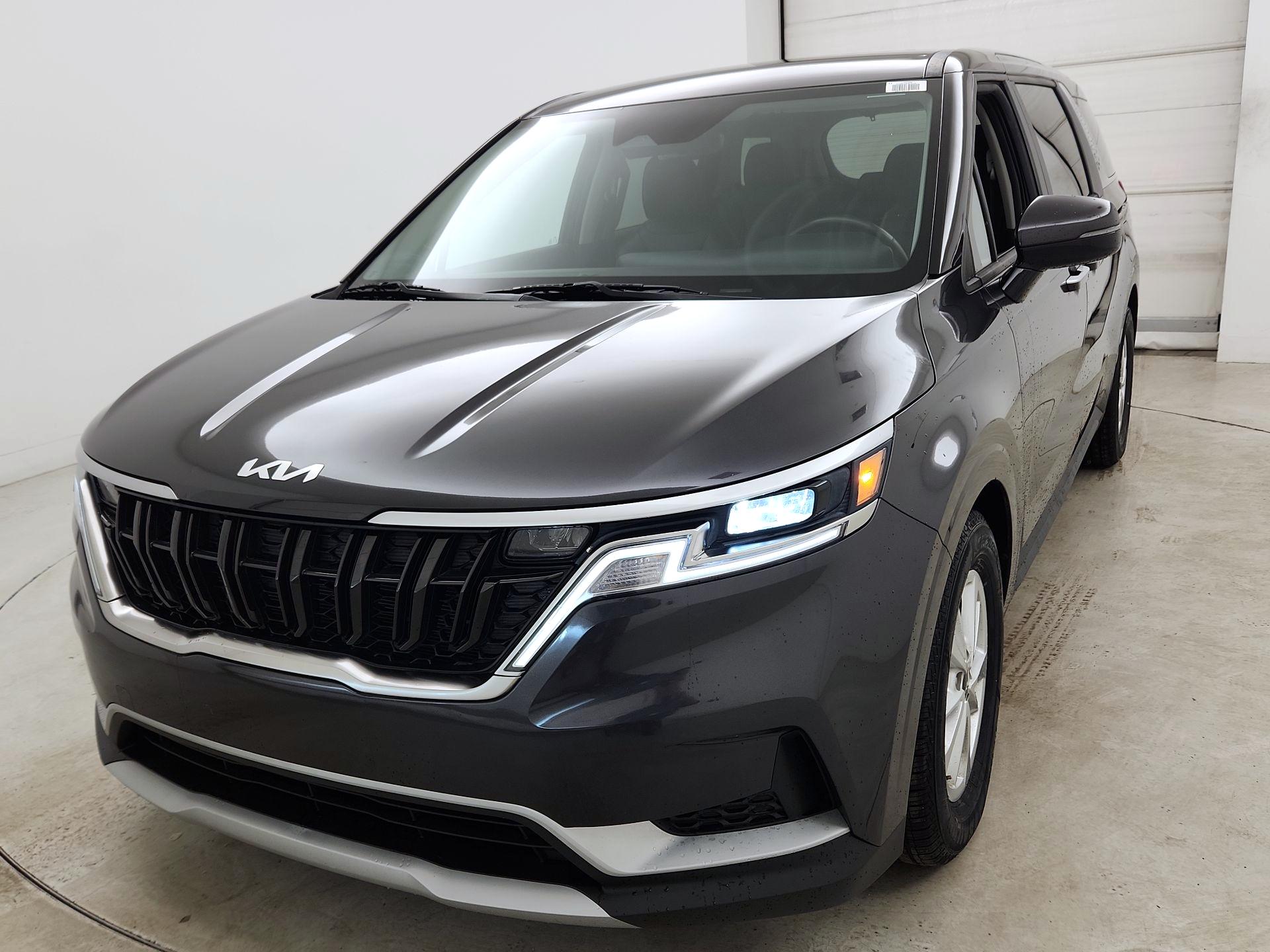 Thumbnail: 2023 Kia Carnival - 3