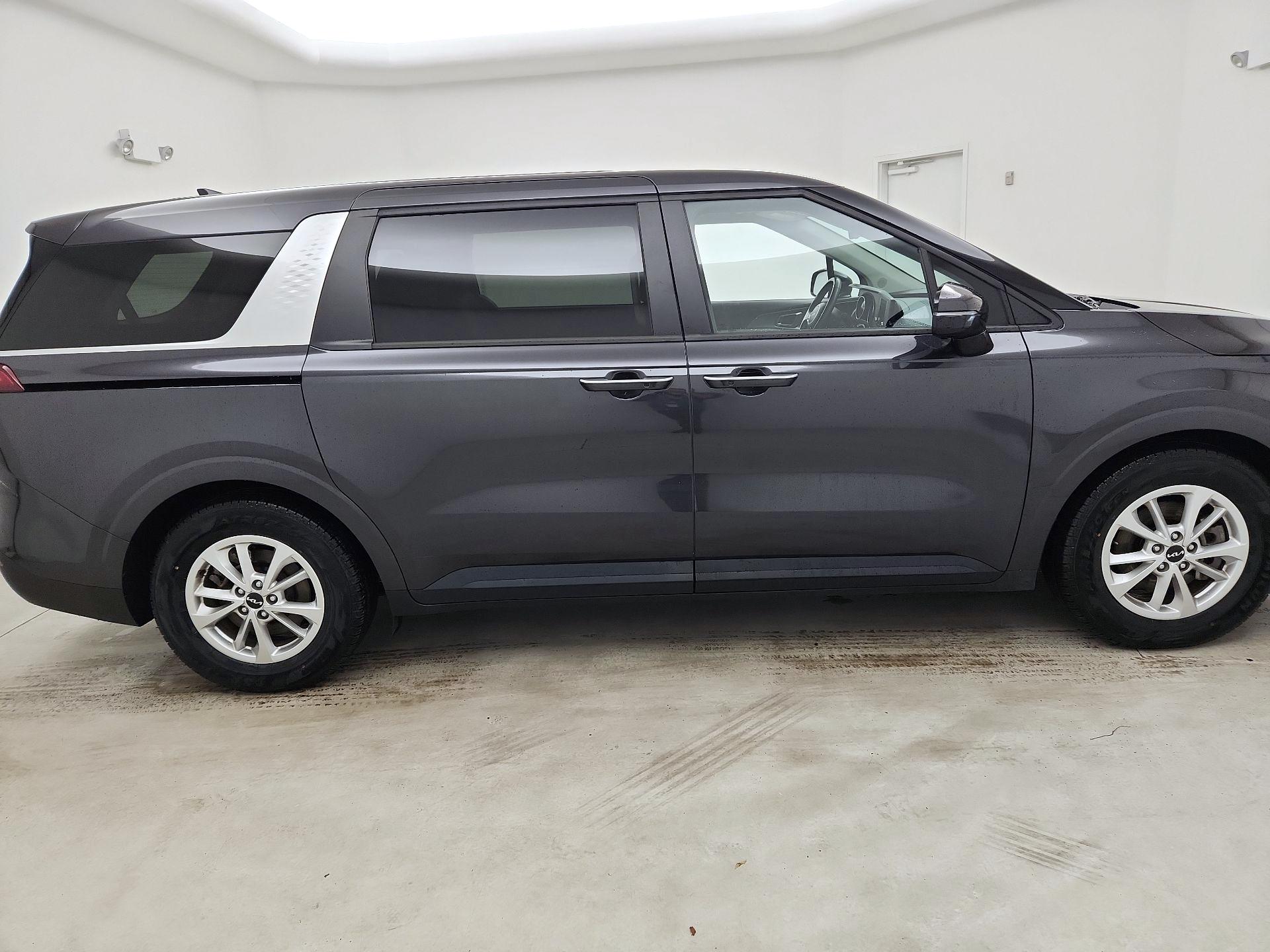 Thumbnail: 2023 Kia Carnival - 4