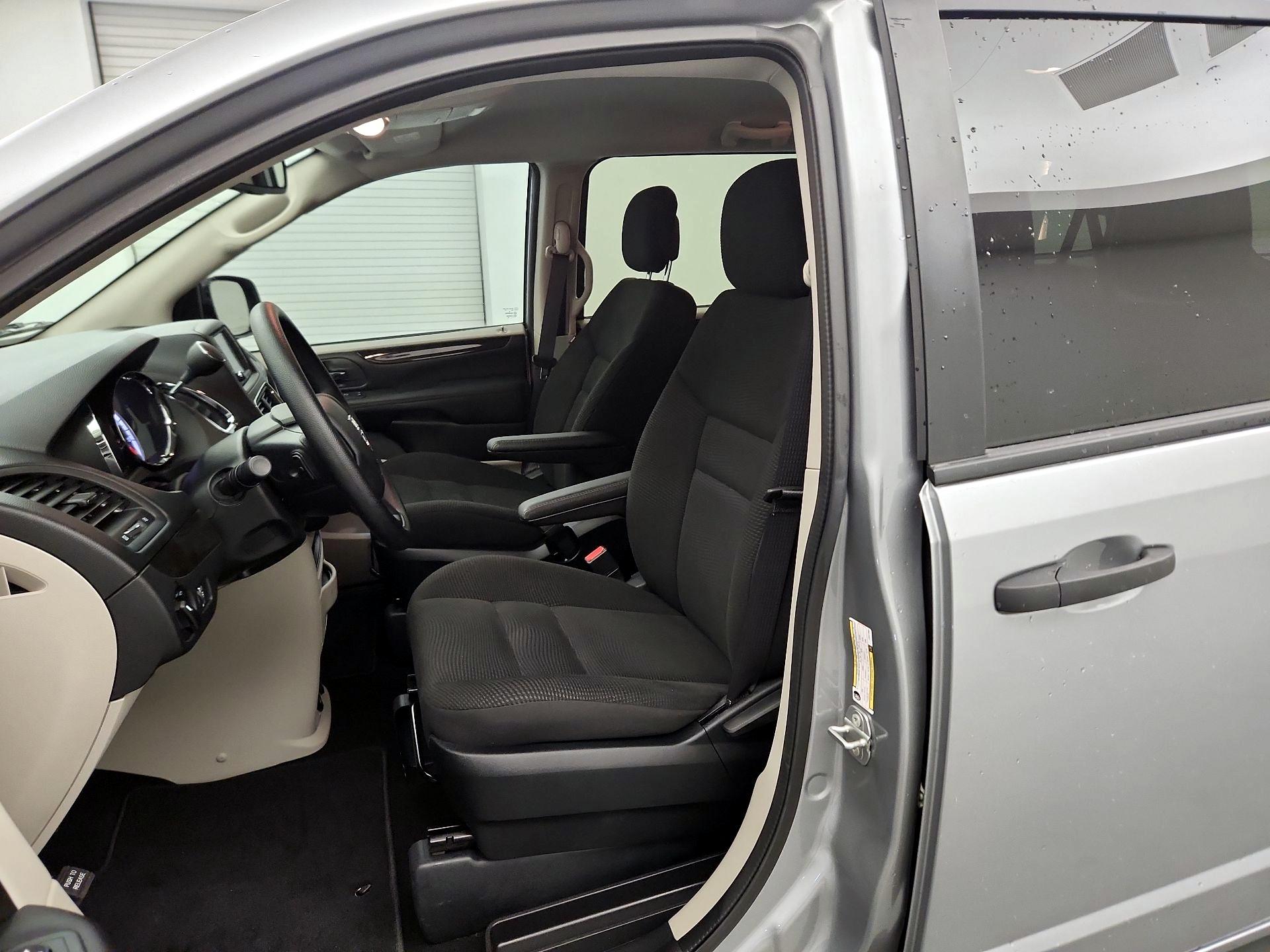 Thumbnail: 2020 Dodge Grand Caravan - 11