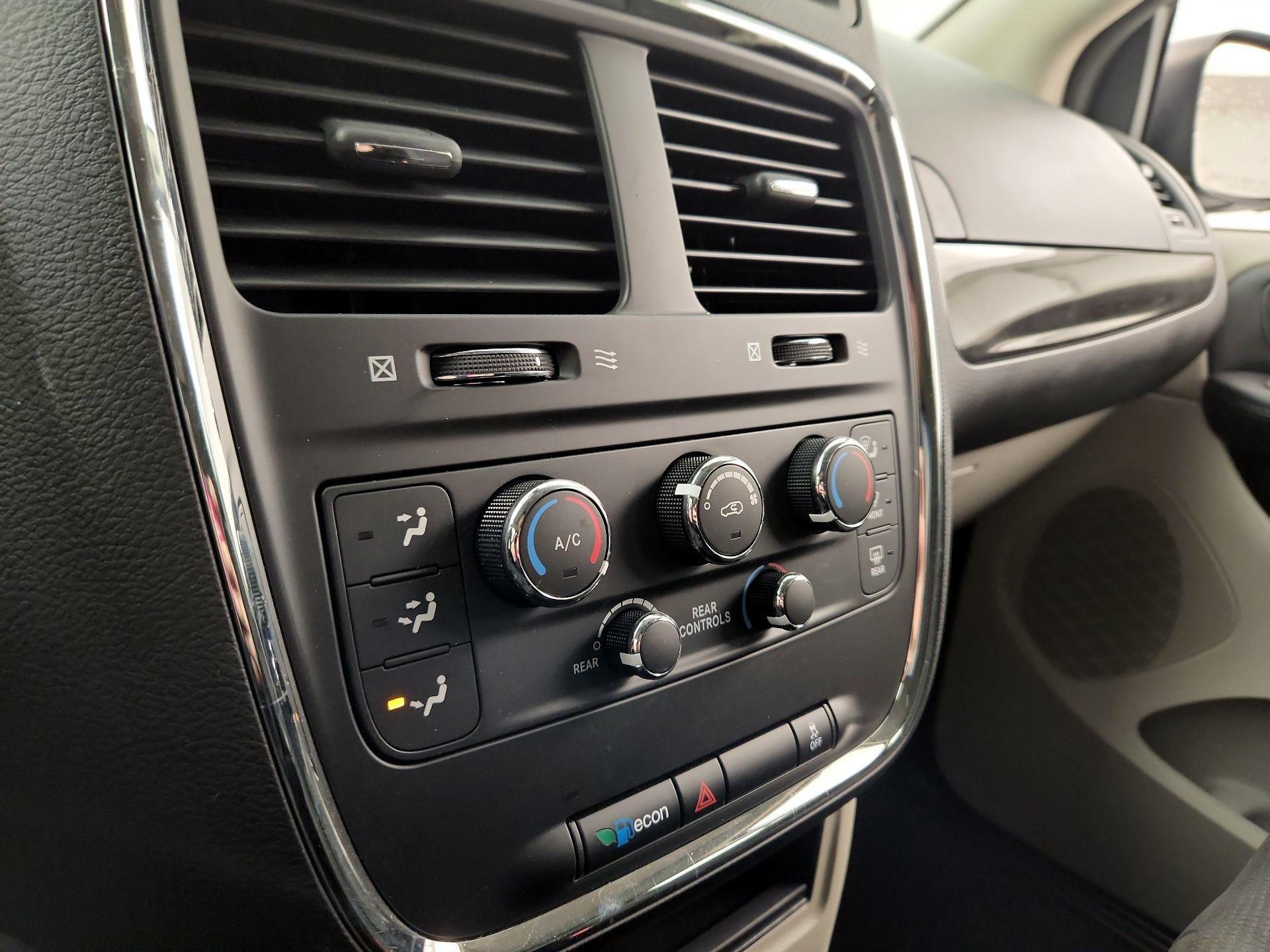 Thumbnail: 2020 Dodge Grand Caravan - 16