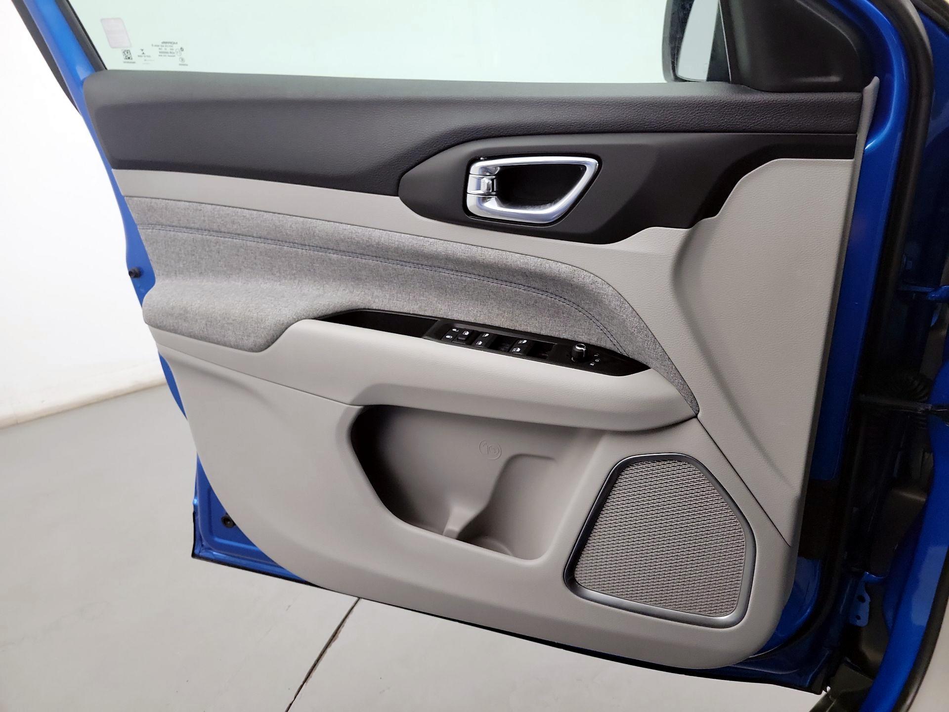 Thumbnail: 2022 Jeep Compass - 10