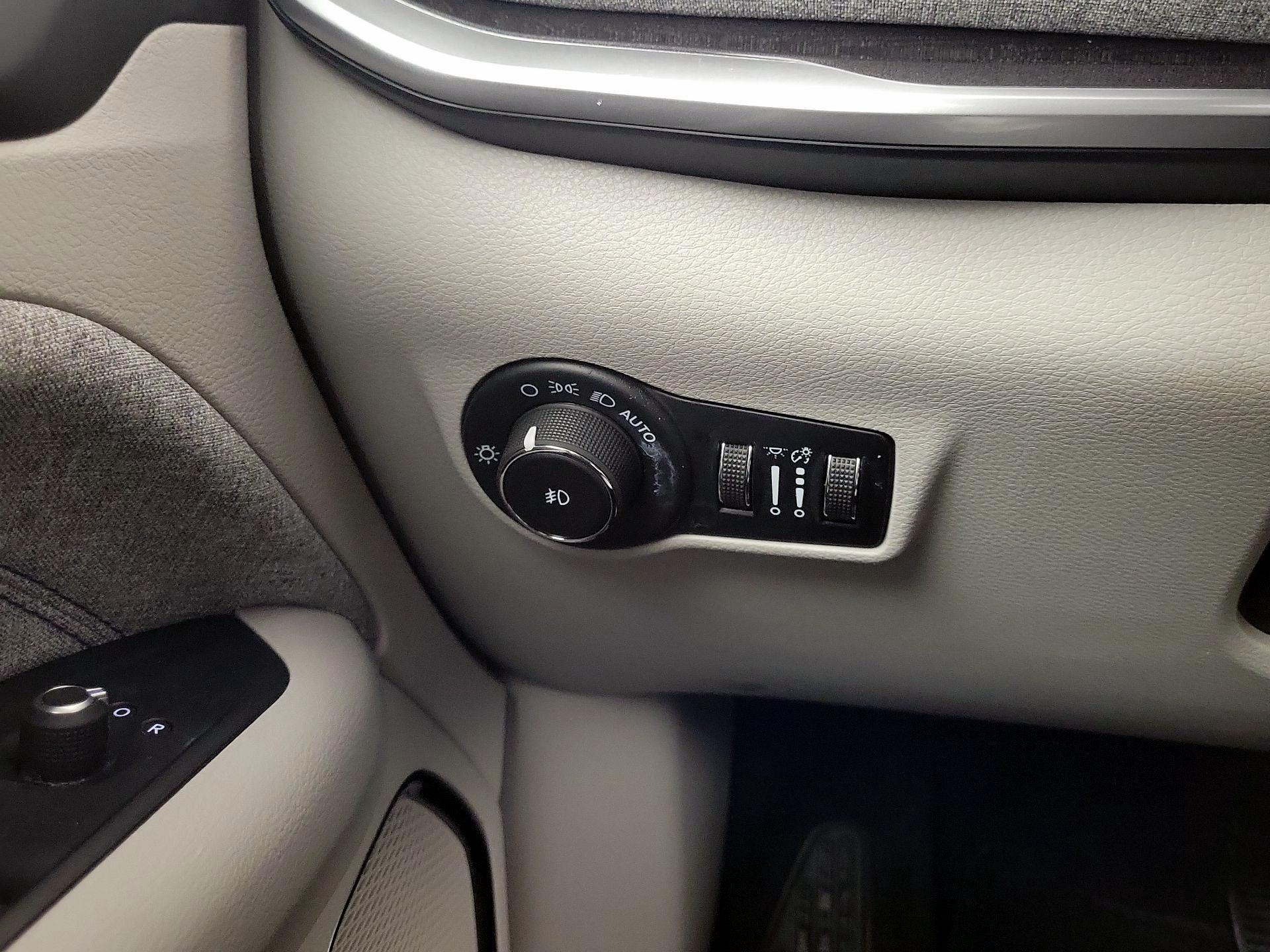 Thumbnail: 2022 Jeep Compass - 11