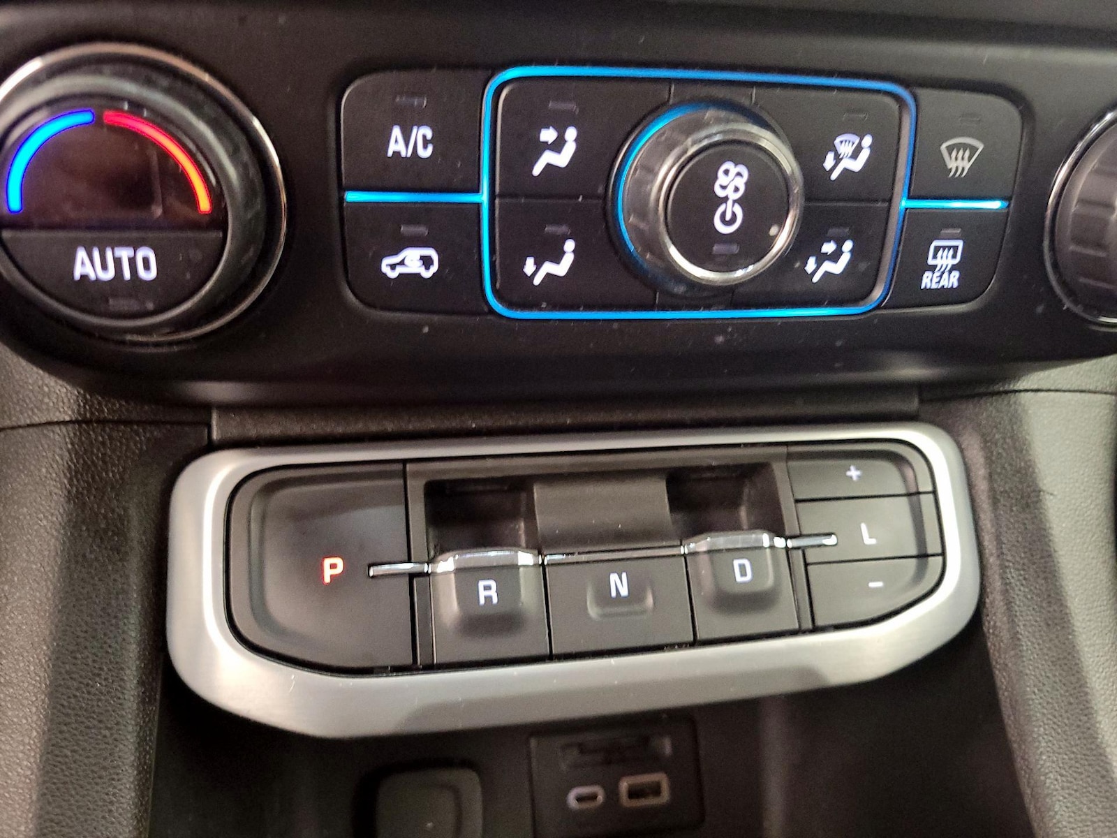 2021 GMC Acadia SLT - Photo 18
