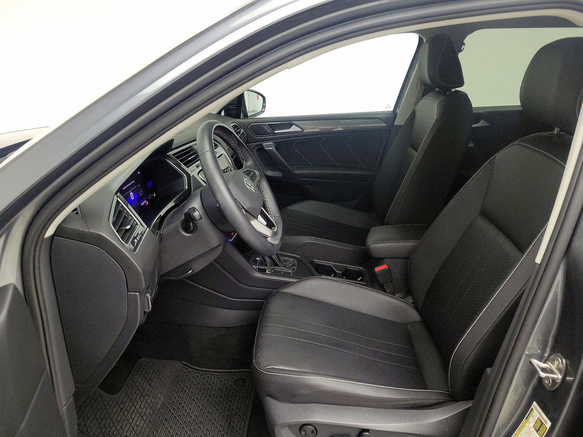 Thumbnail: 2023 Volkswagen Tiguan - 11