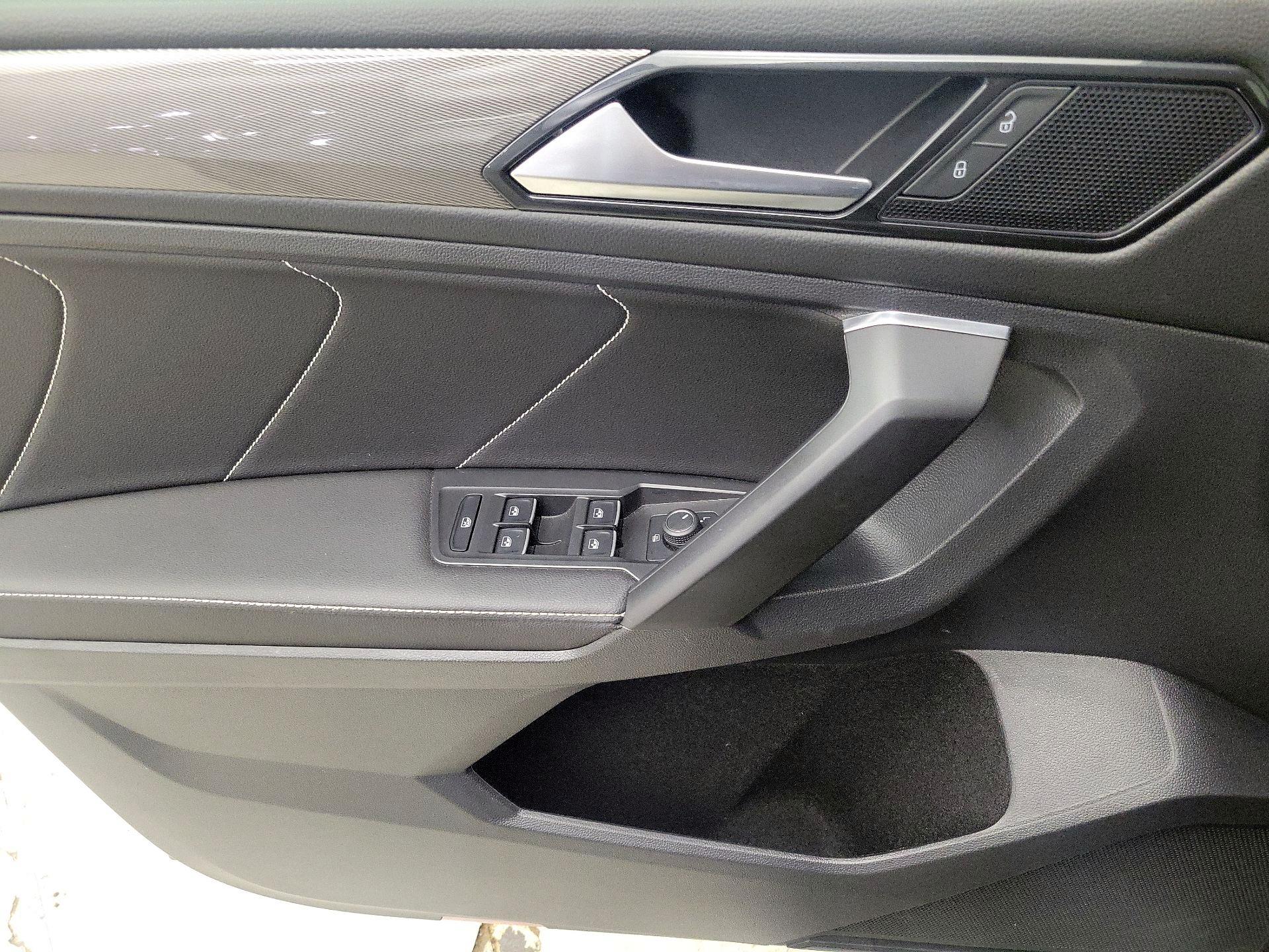 Thumbnail: 2023 Volkswagen Tiguan - 12