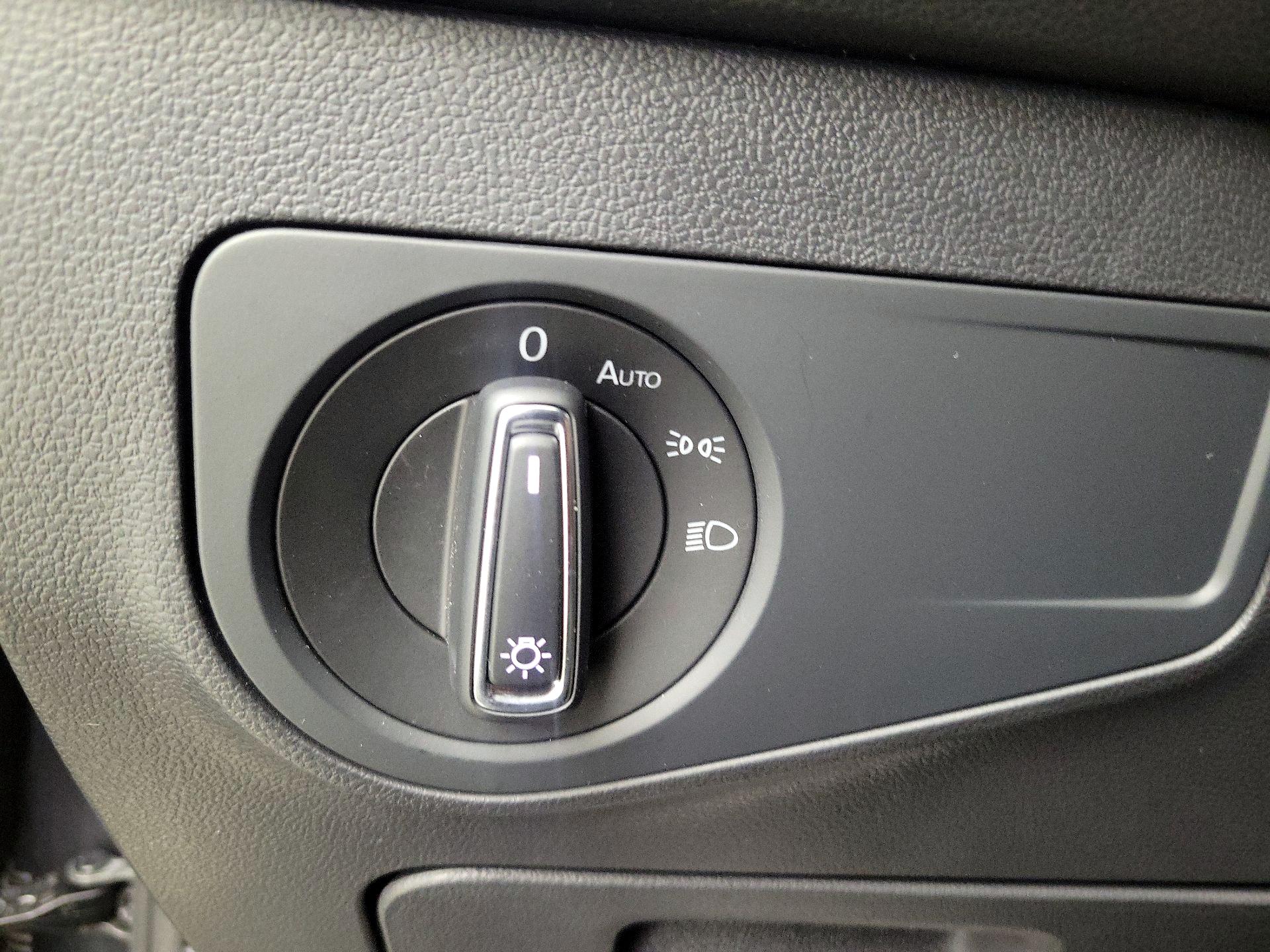 Thumbnail: 2023 Volkswagen Tiguan - 13