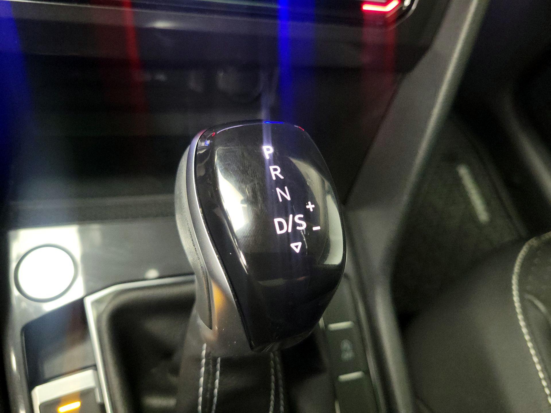 Thumbnail: 2023 Volkswagen Tiguan - 17