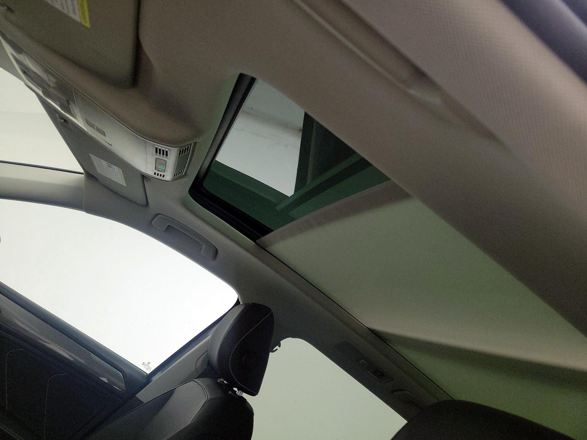 Thumbnail: 2023 Volkswagen Tiguan - 19