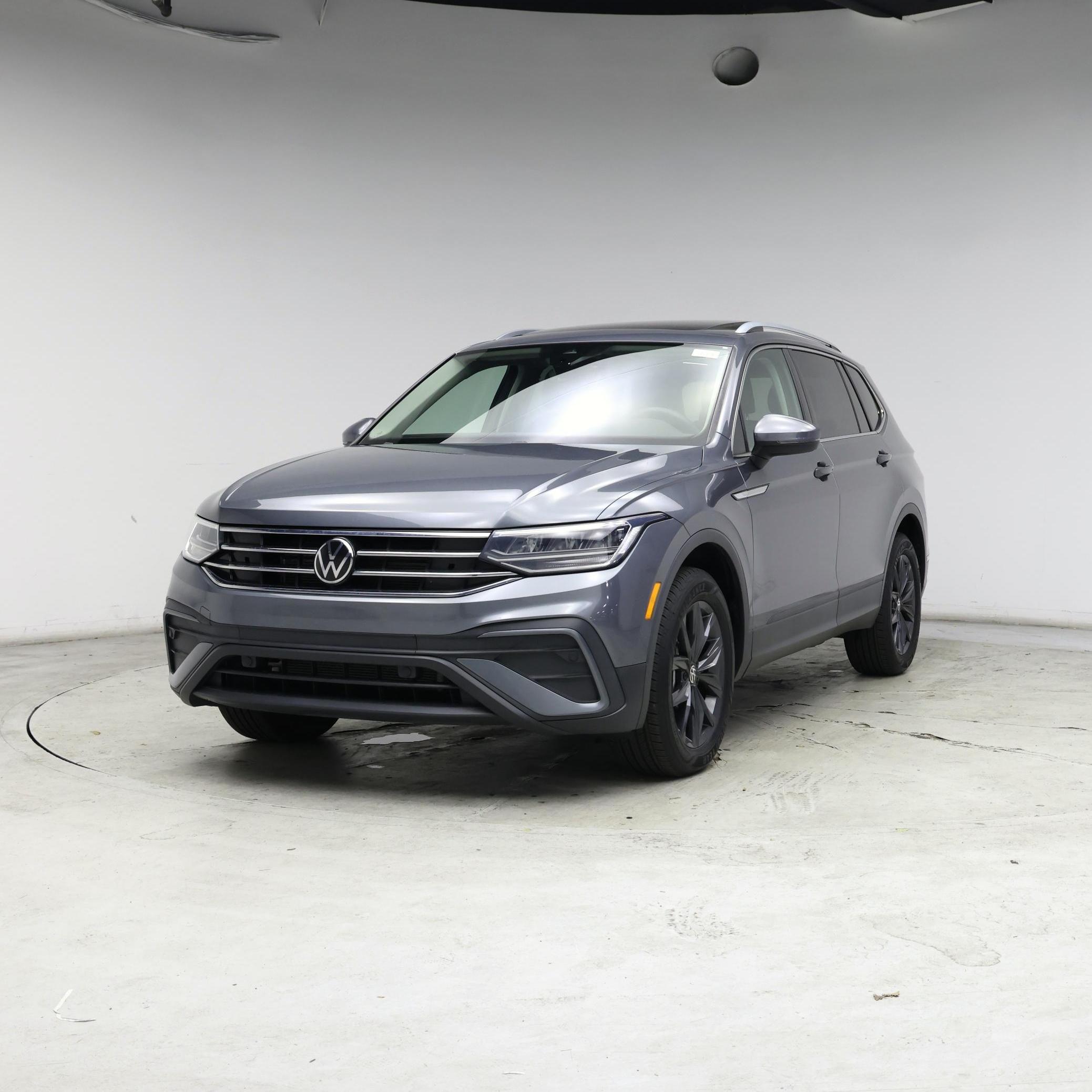 Thumbnail: 2023 Volkswagen Tiguan - 4