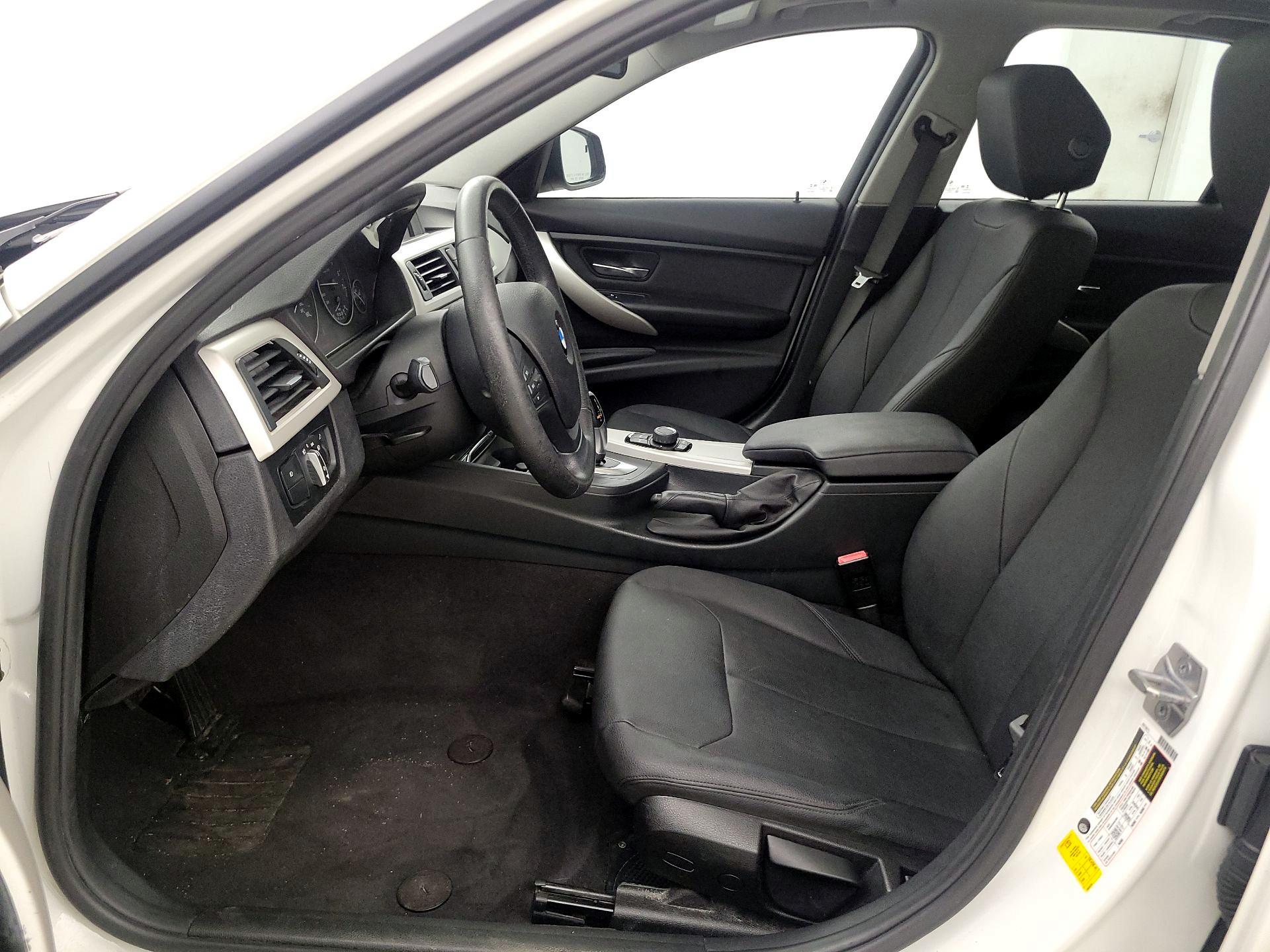 Thumbnail: 2017 BMW 3 Series - 11