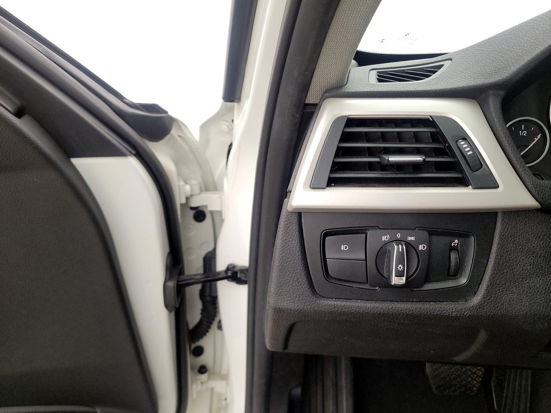 Thumbnail: 2017 BMW 3 Series - 13