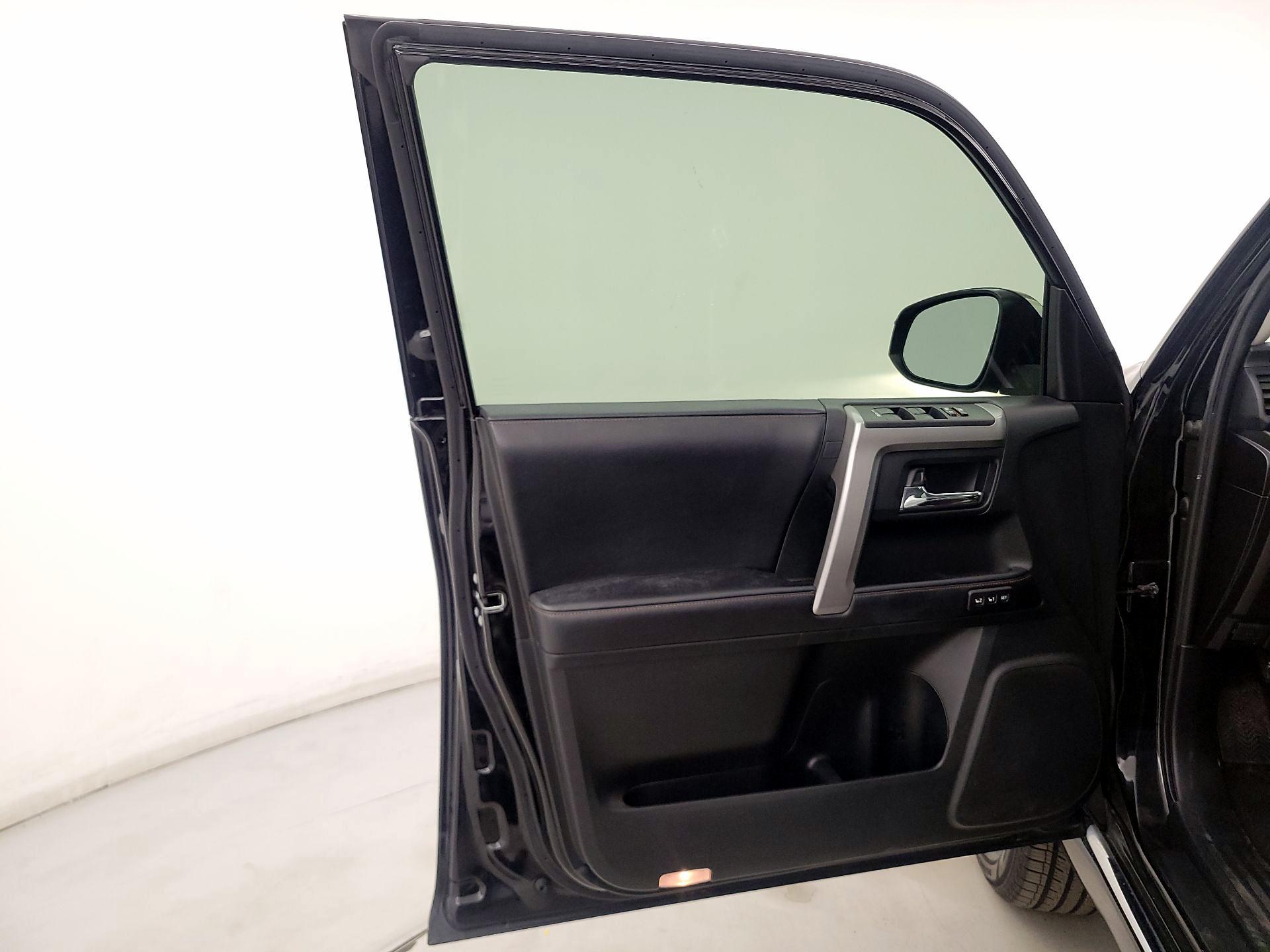 Thumbnail: 2019 Toyota 4Runner - 12