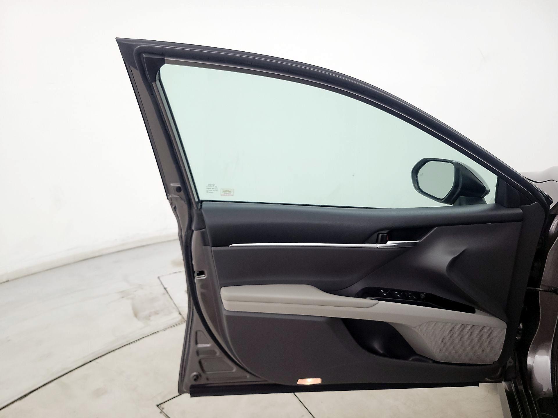 Thumbnail: 2018 Toyota Camry - 12