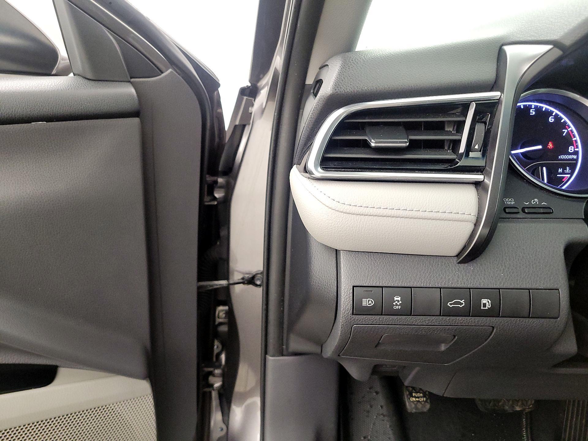 Thumbnail: 2018 Toyota Camry - 13