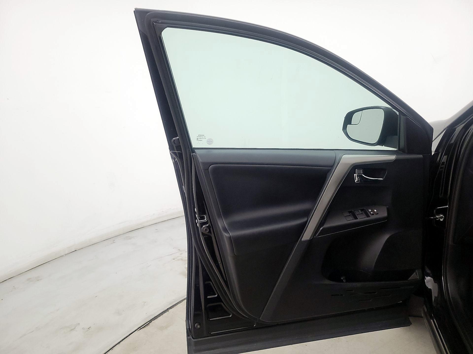 Thumbnail: 2017 Toyota RAV4 - 12