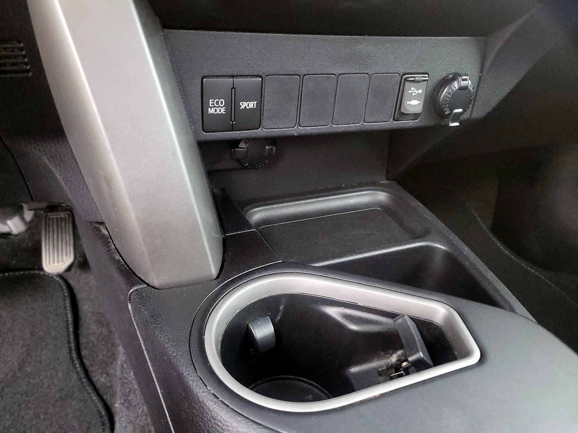 Thumbnail: 2017 Toyota RAV4 - 18