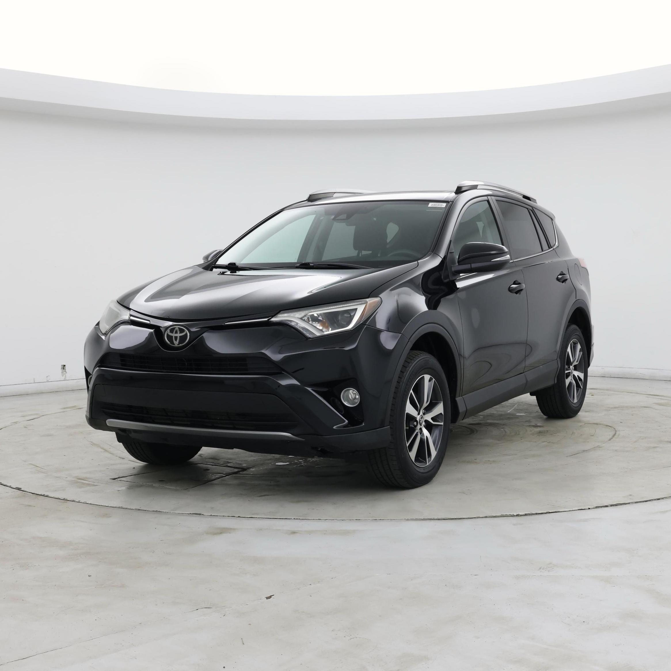 Thumbnail: 2017 Toyota RAV4 - 4