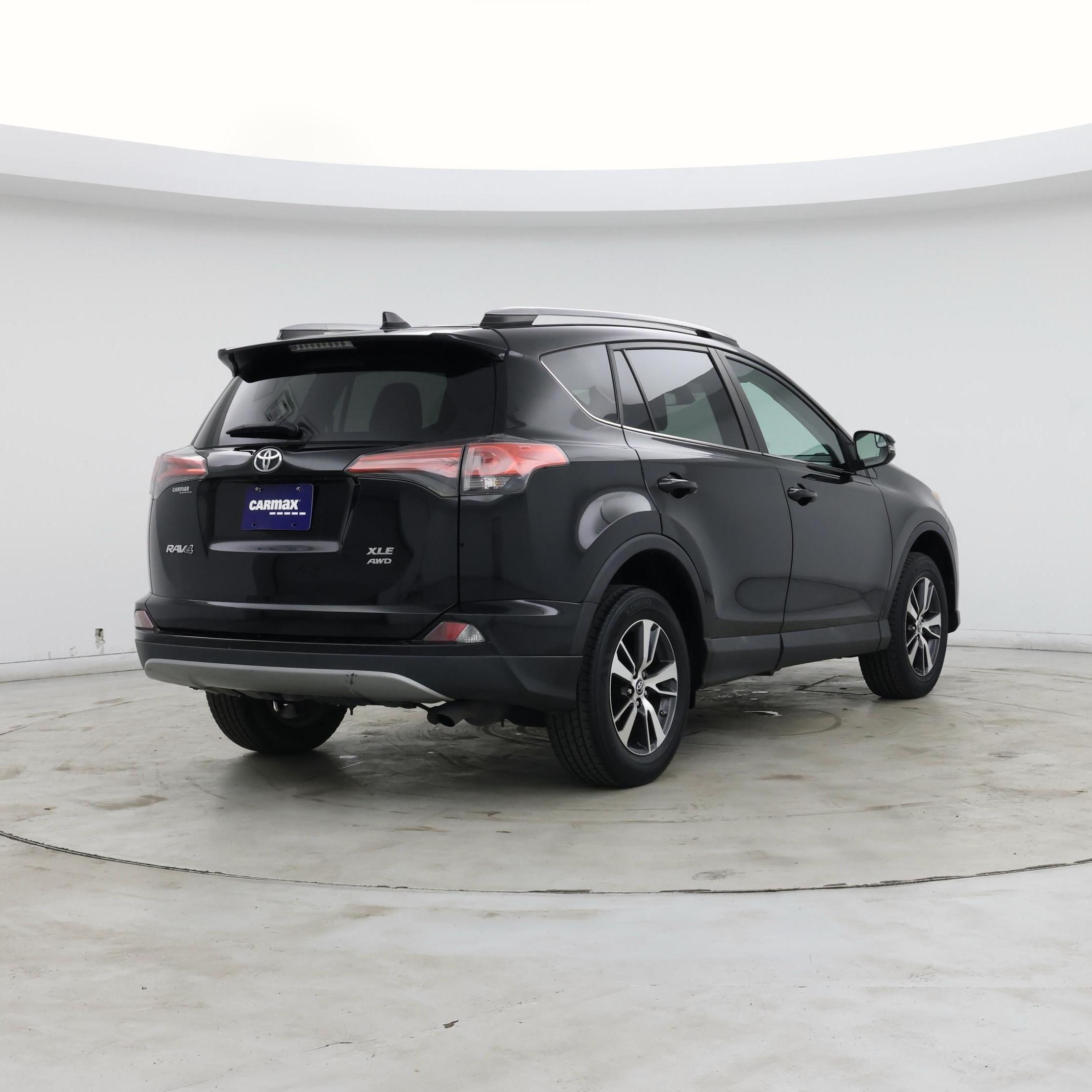 Thumbnail: 2017 Toyota RAV4 - 8