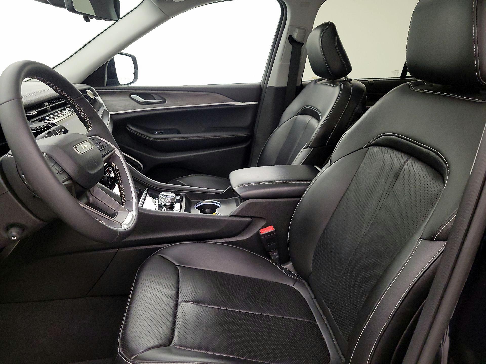 Thumbnail: 2023 Jeep Grand Cherokee - 11