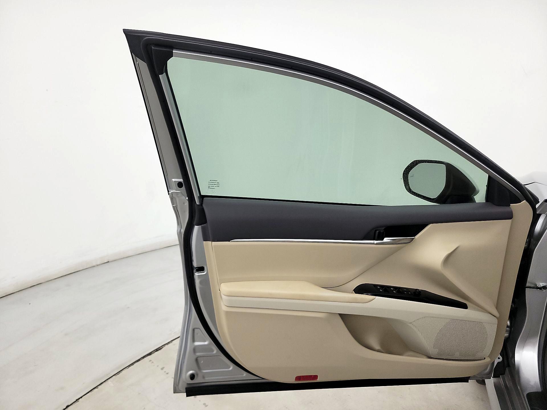 Thumbnail: 2020 Toyota Camry - 12