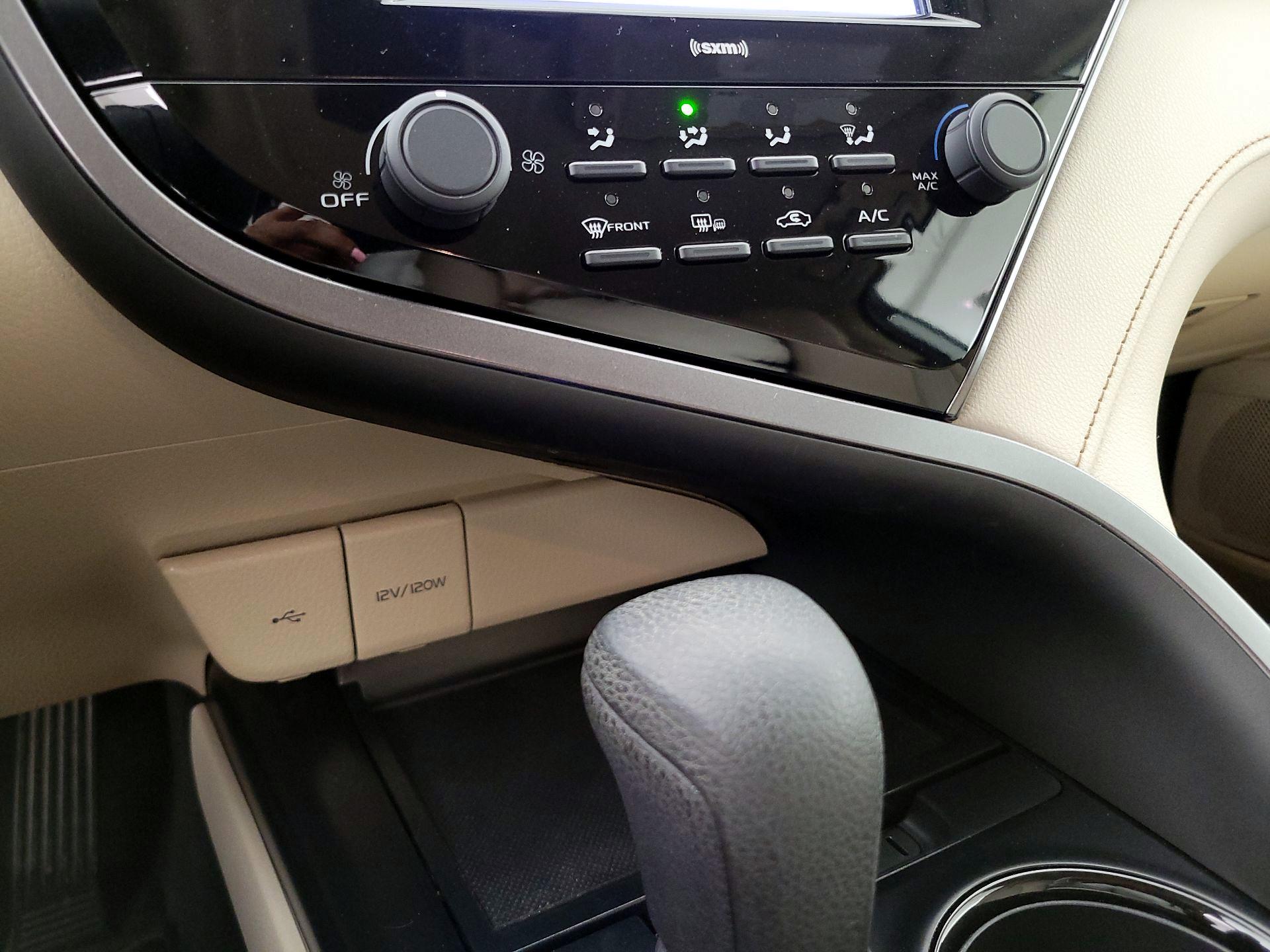 Thumbnail: 2020 Toyota Camry - 16