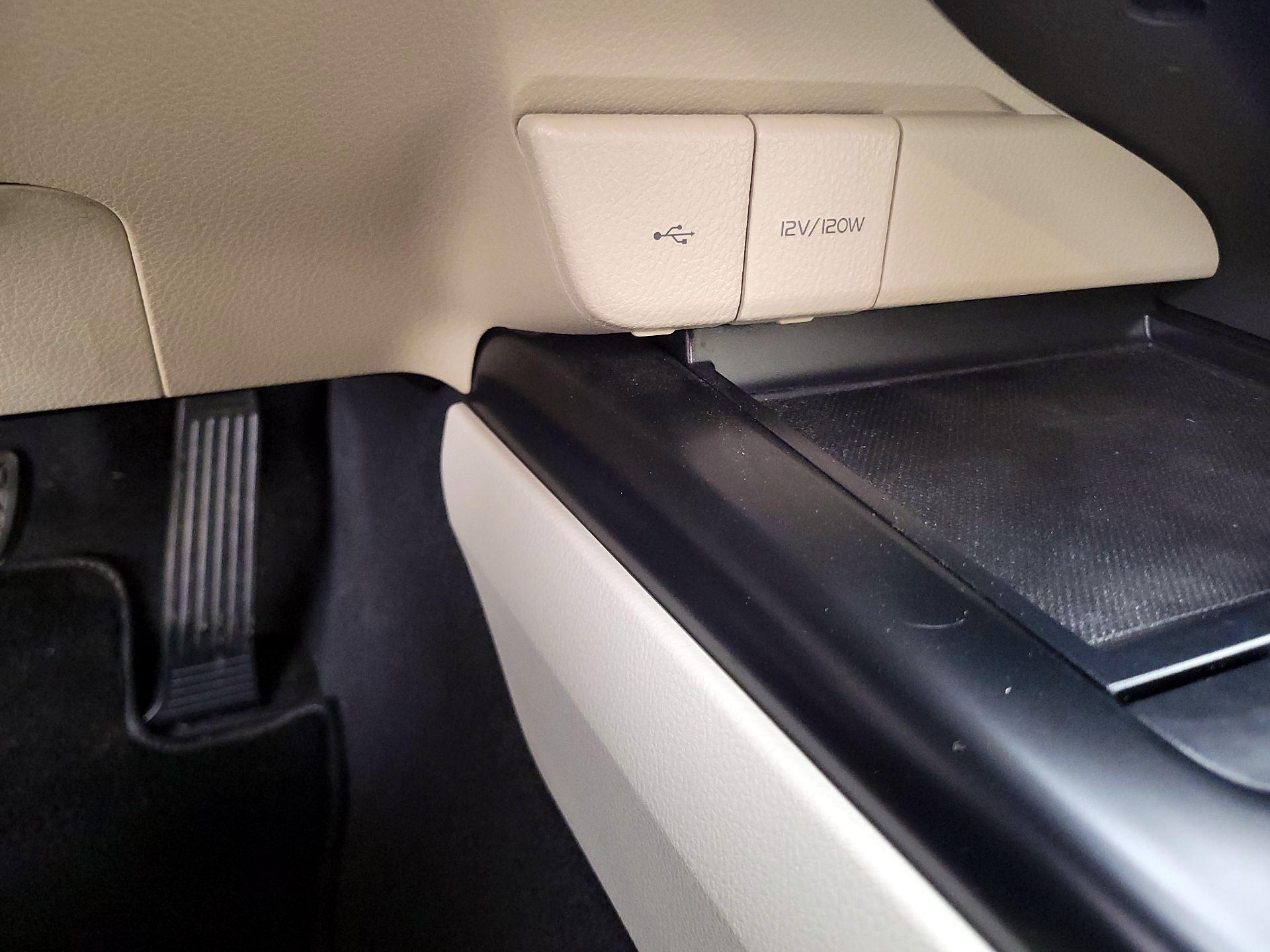 Thumbnail: 2020 Toyota Camry - 18