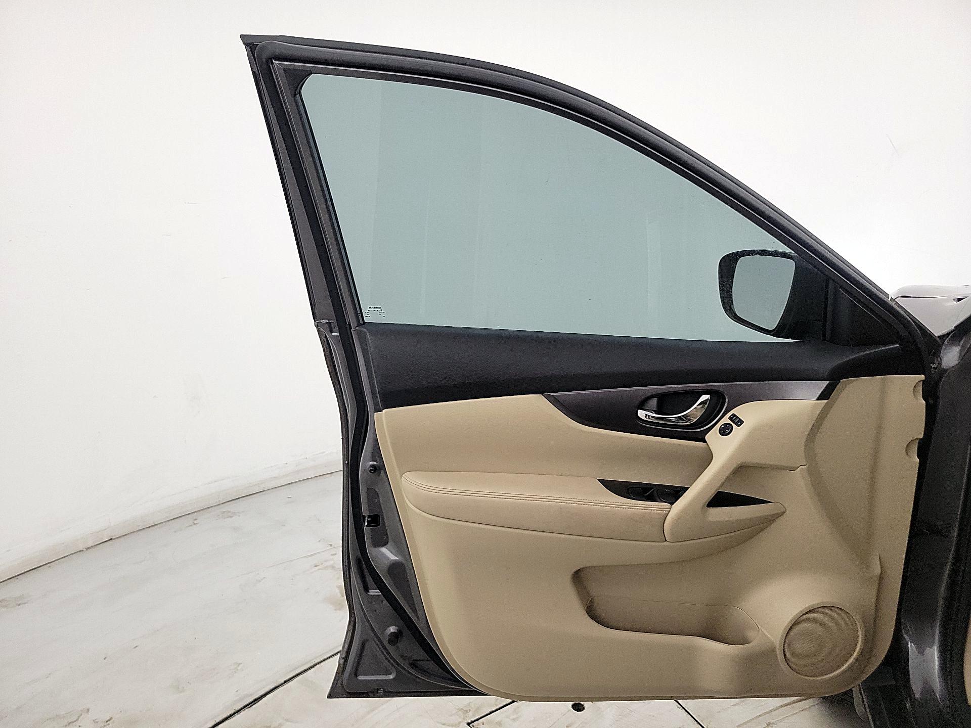 Thumbnail: 2016 Nissan Rogue - 12