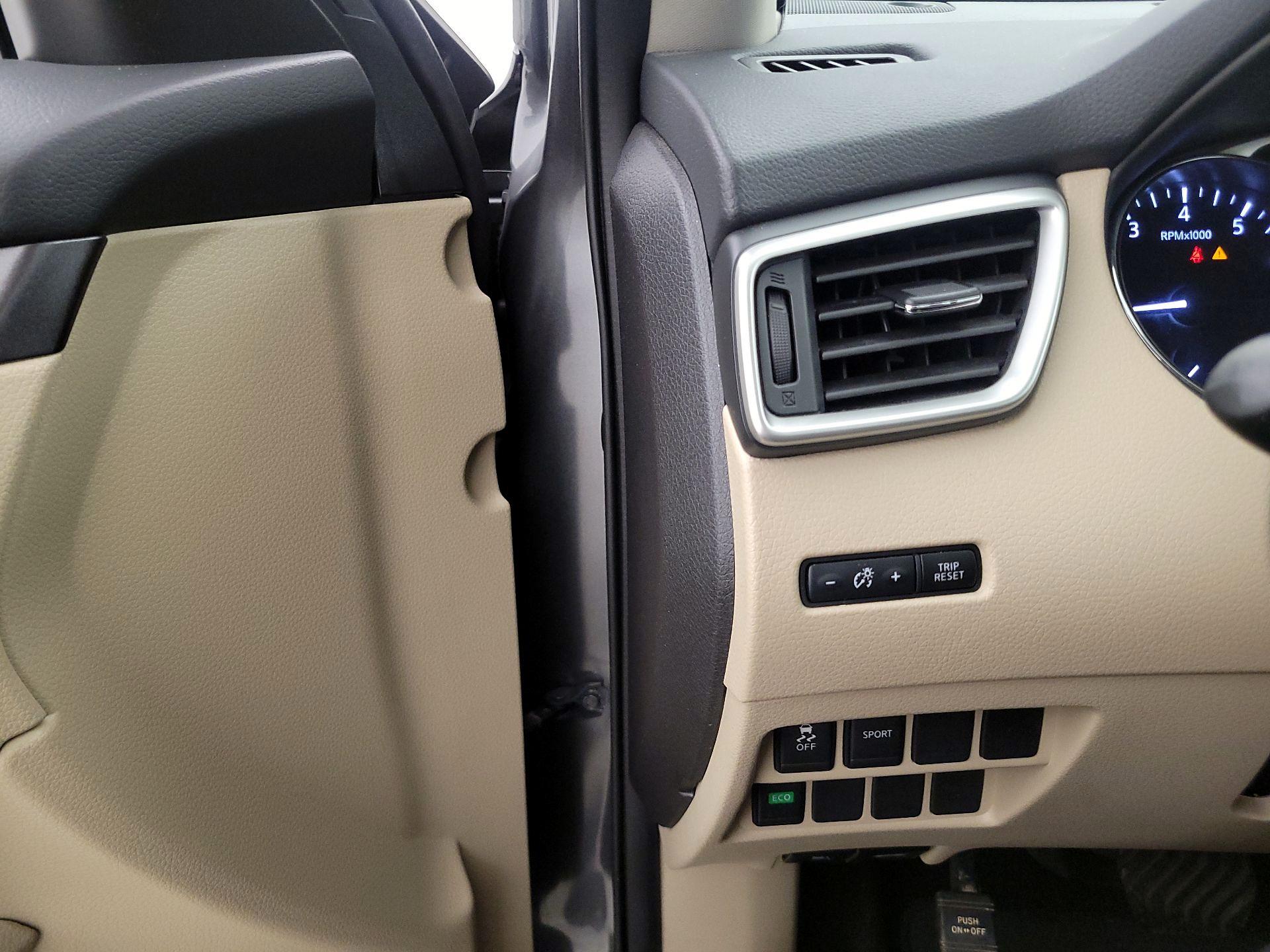 Thumbnail: 2016 Nissan Rogue - 13