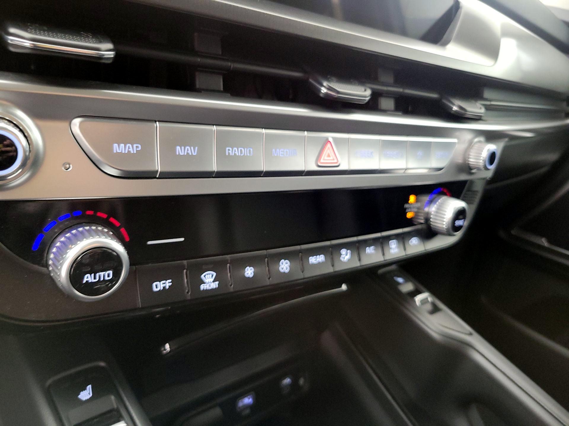 Thumbnail: 2023 Kia Telluride - 17