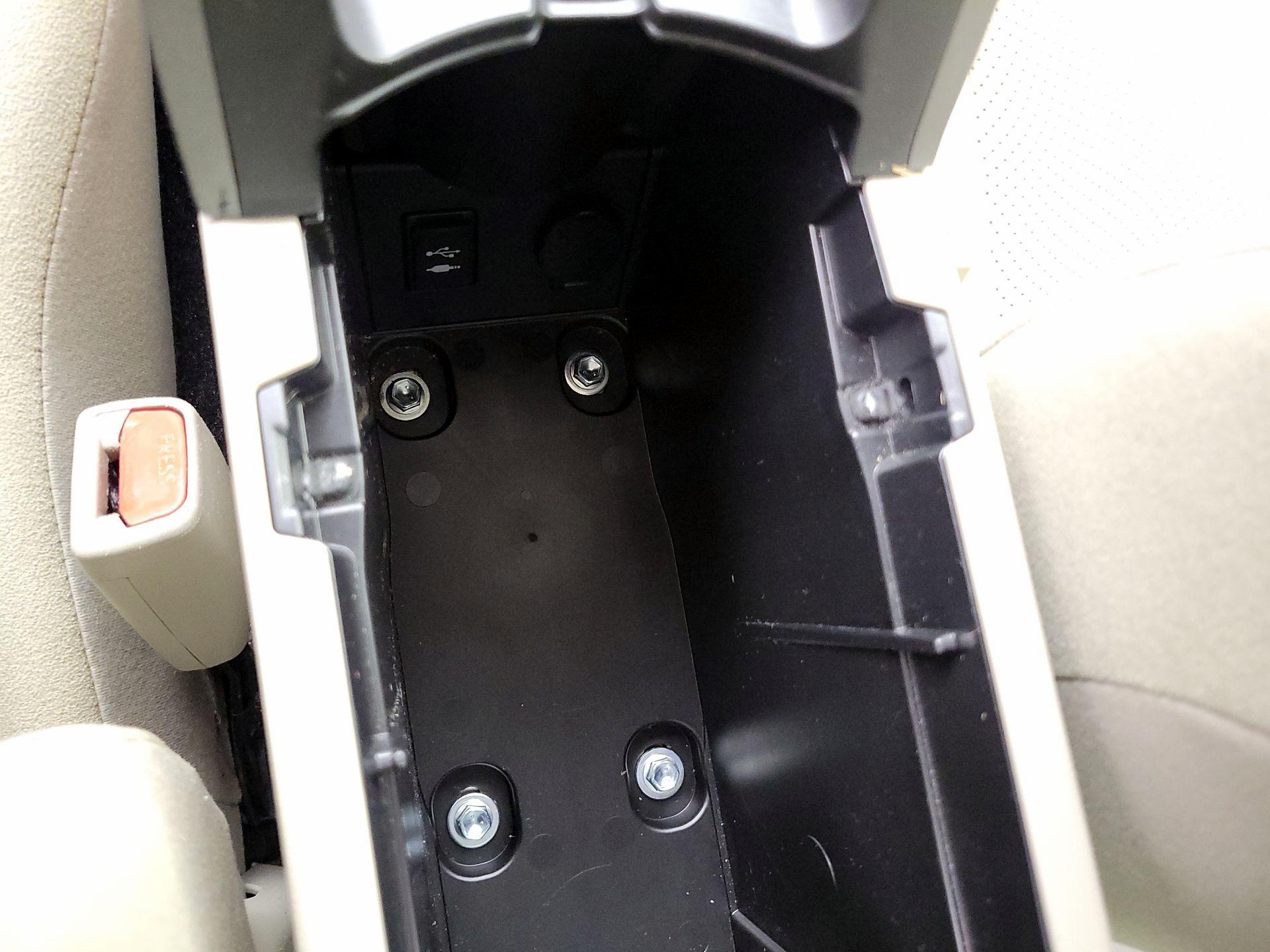 Thumbnail: 2014 Toyota Prius - 17