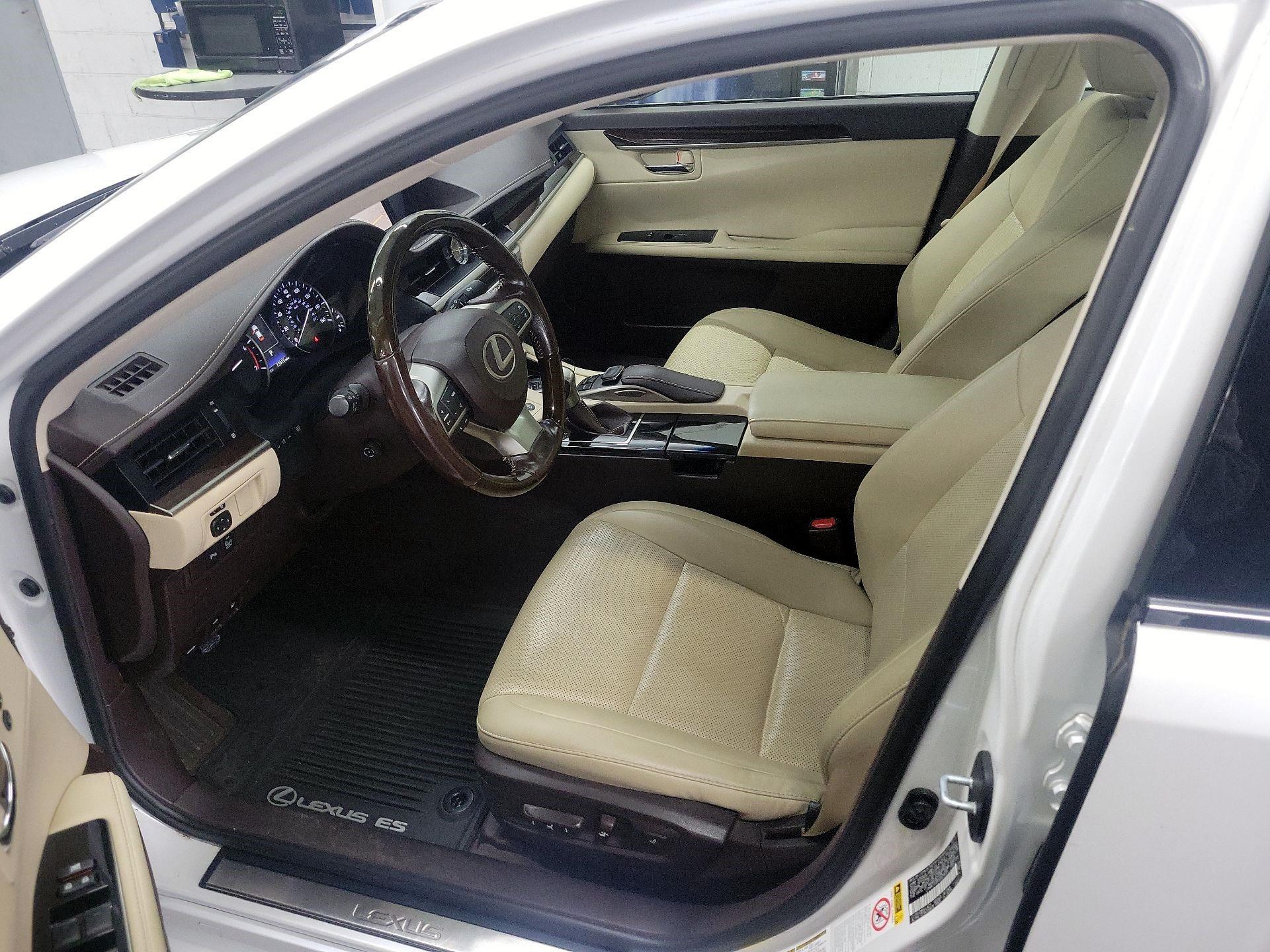 Thumbnail: 2016 Lexus ES - 9