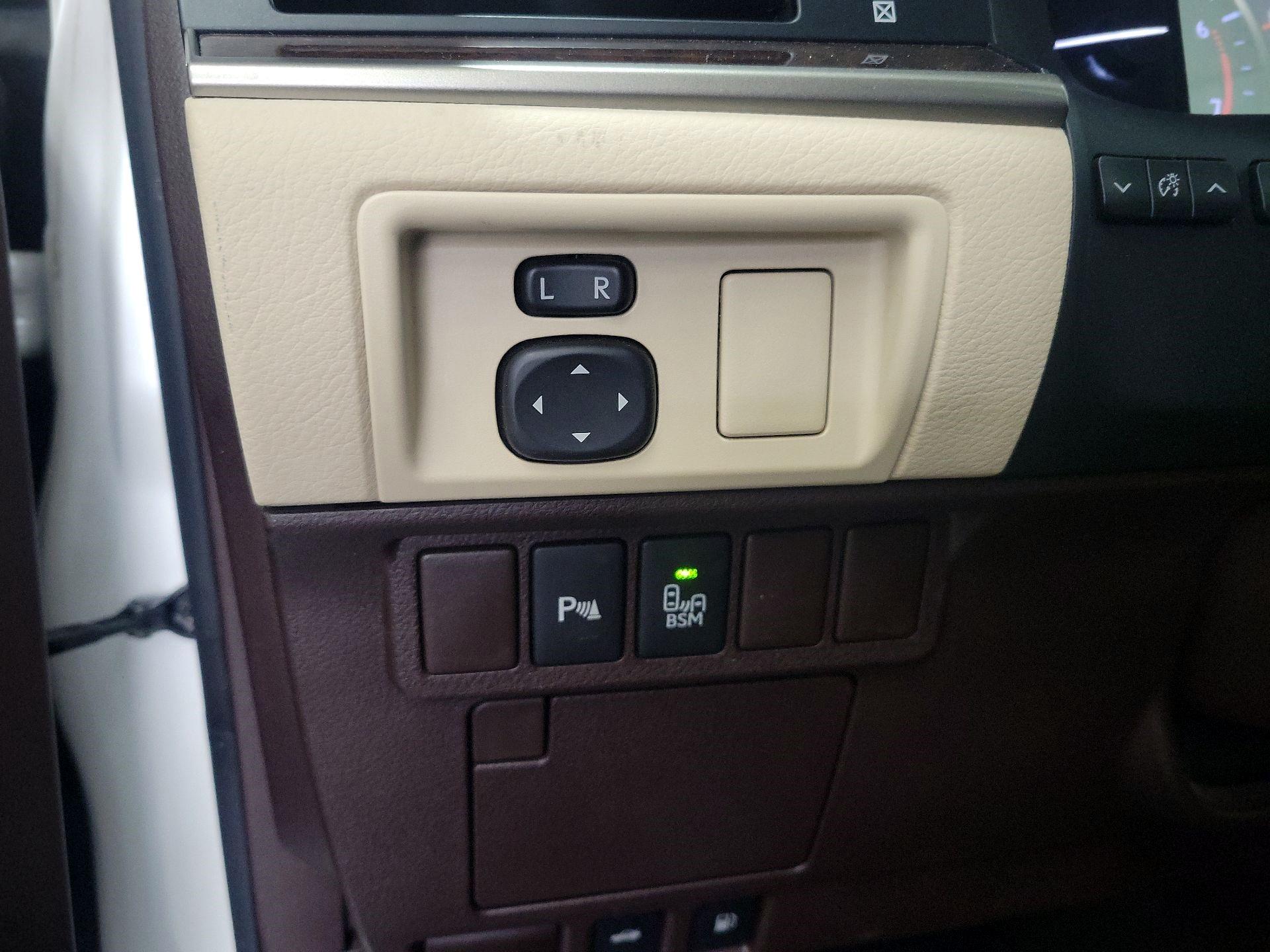 Thumbnail: 2016 Lexus ES - 11