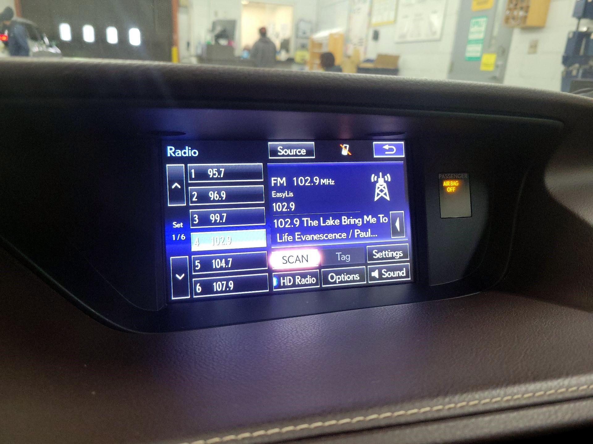 Thumbnail: 2016 Lexus ES - 14